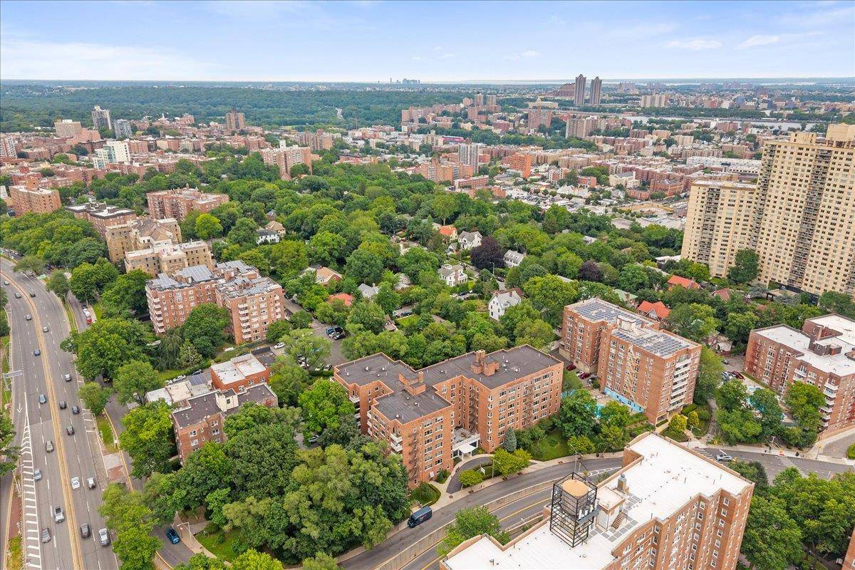Bronx, NY 10463,629 Kappock ST #2A