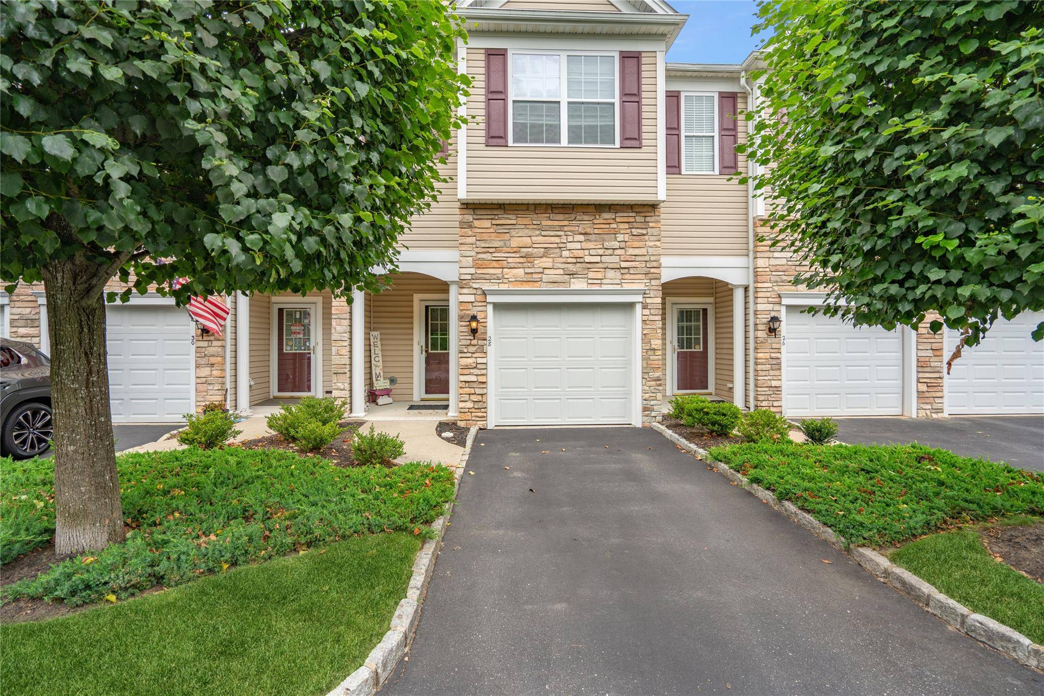 Bay Shore, NY 11706,28 Virginia Pine LN