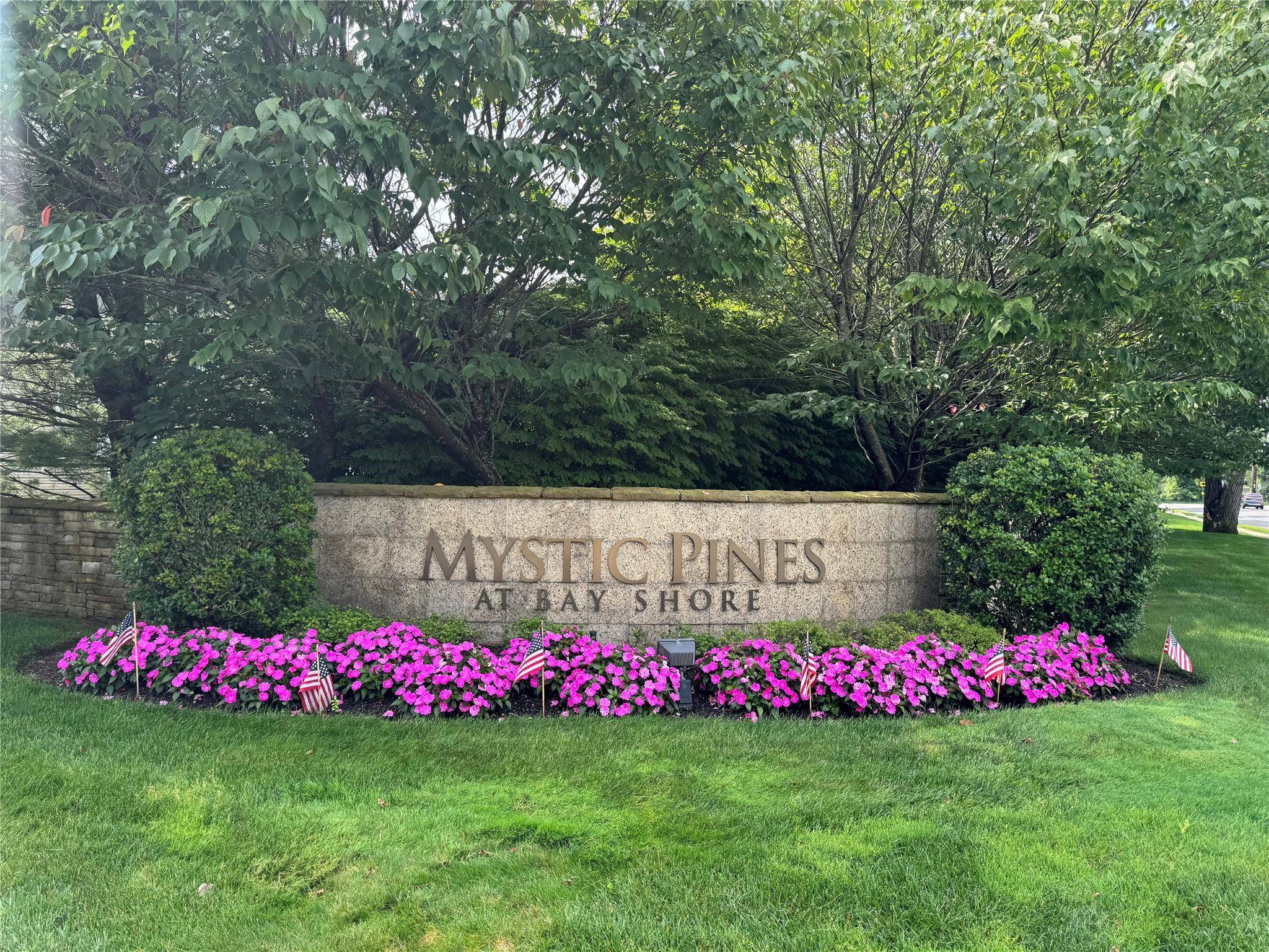 Bay Shore, NY 11706,28 Virginia Pine LN