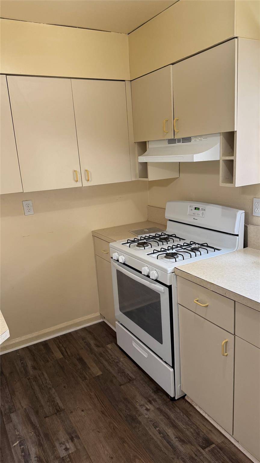 Valley Stream, NY 11580,1070 Hunter AVE #4