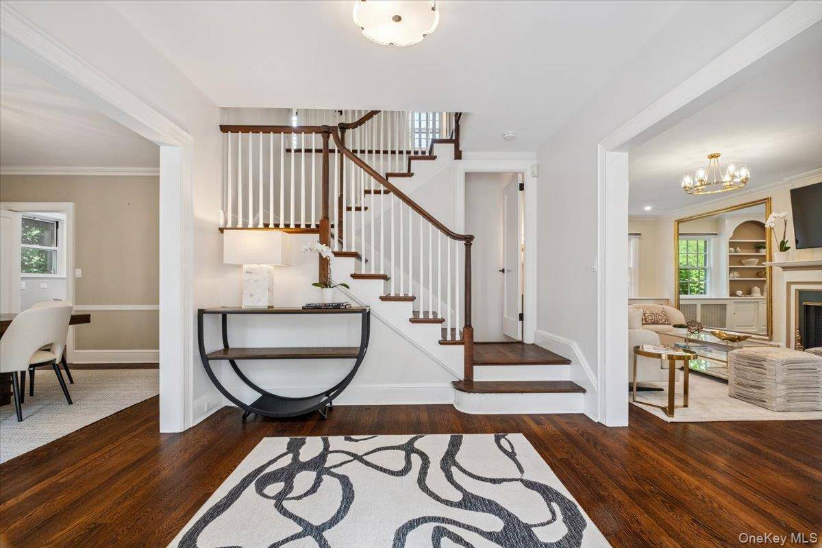 Scarsdale, NY 10583,18 Forest LN