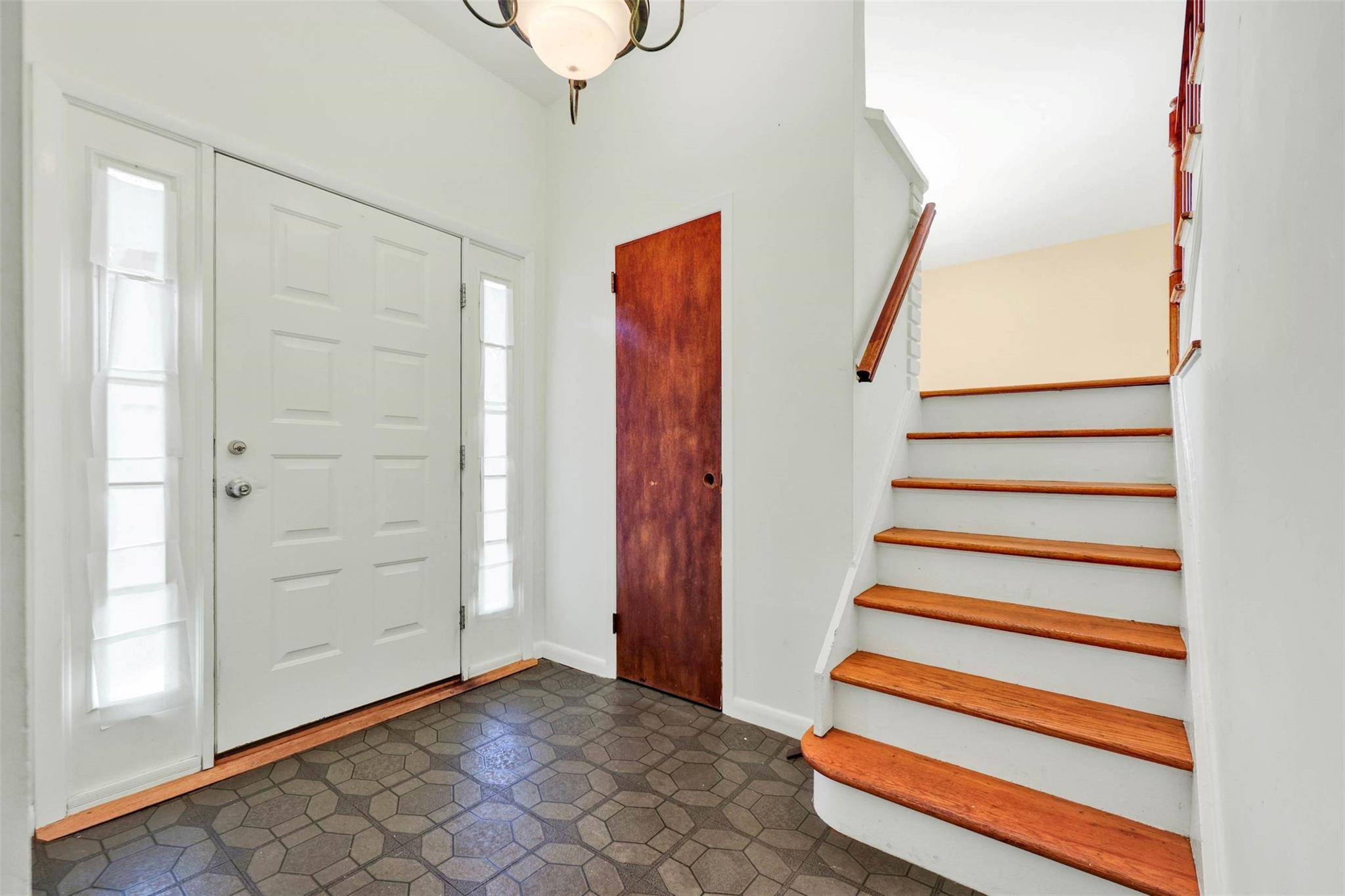 Spring Valley, NY 10977,18 Fleetwood AVE