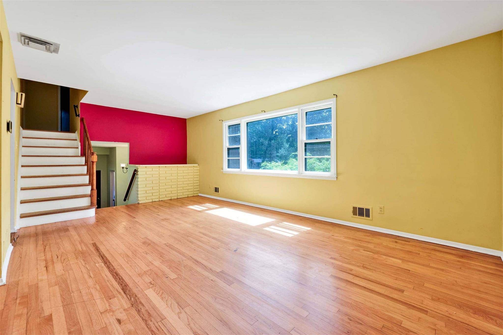 Spring Valley, NY 10977,18 Fleetwood AVE
