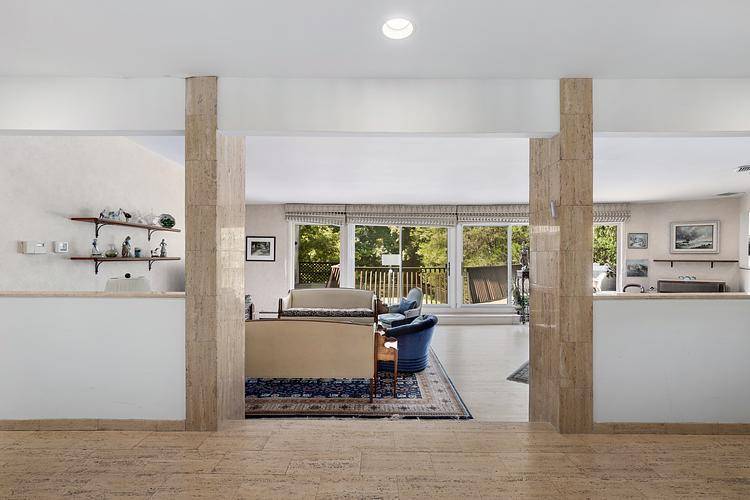 Armonk, NY 10504,7 Alpine DR