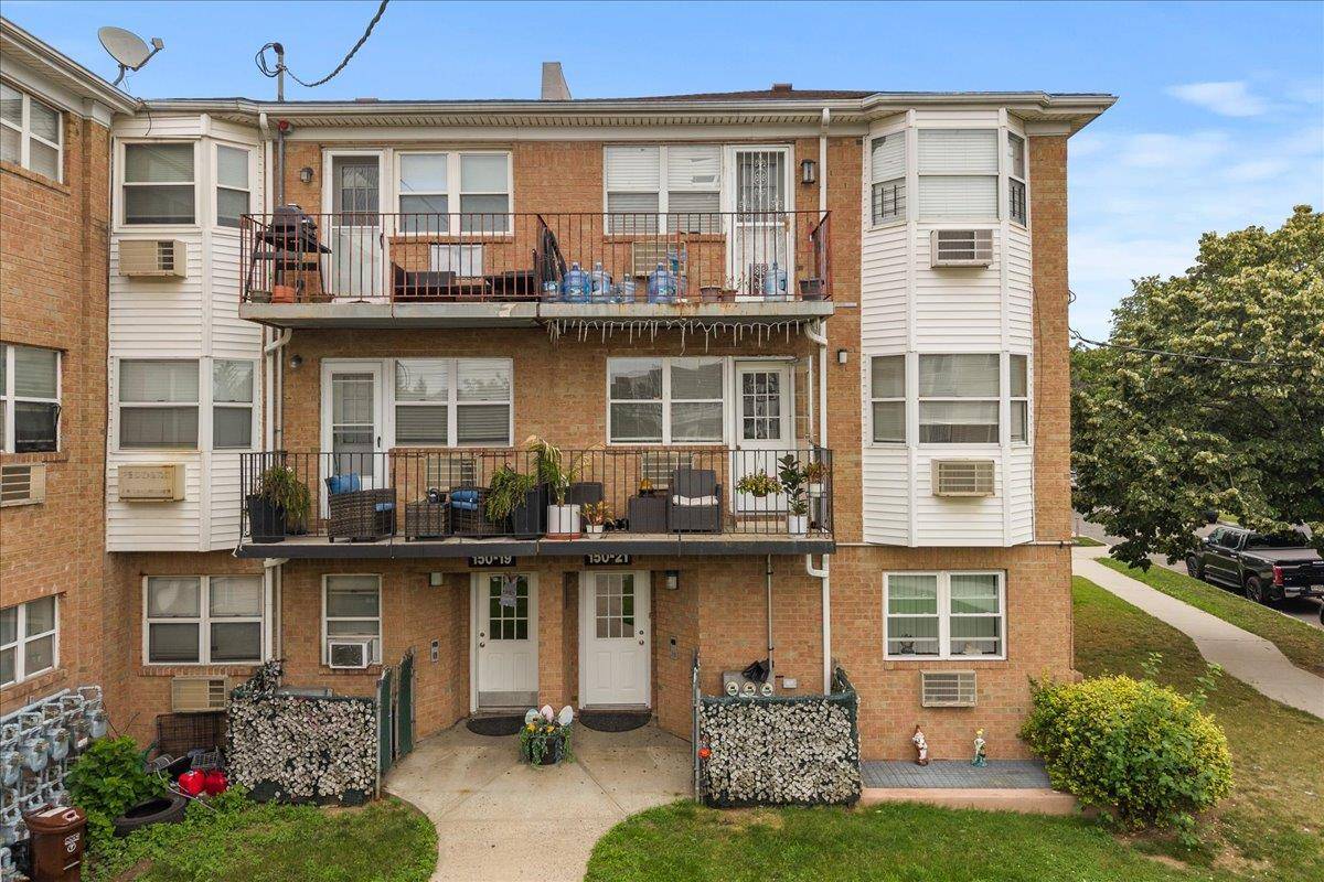 Ozone Park, NY 11417,150-21 95th ST #2