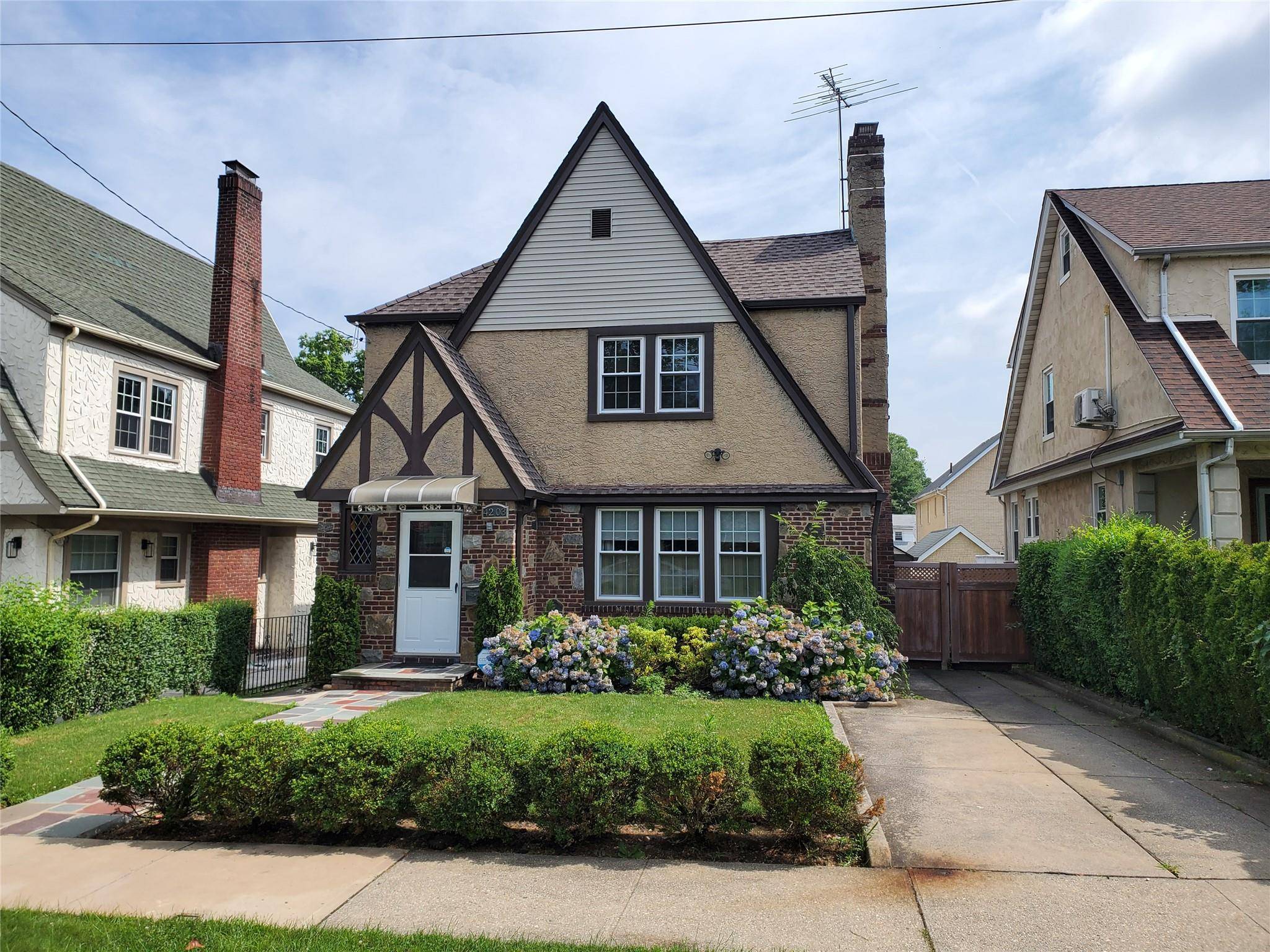 Little Neck, NY 11363,42-03 Westmoreland ST