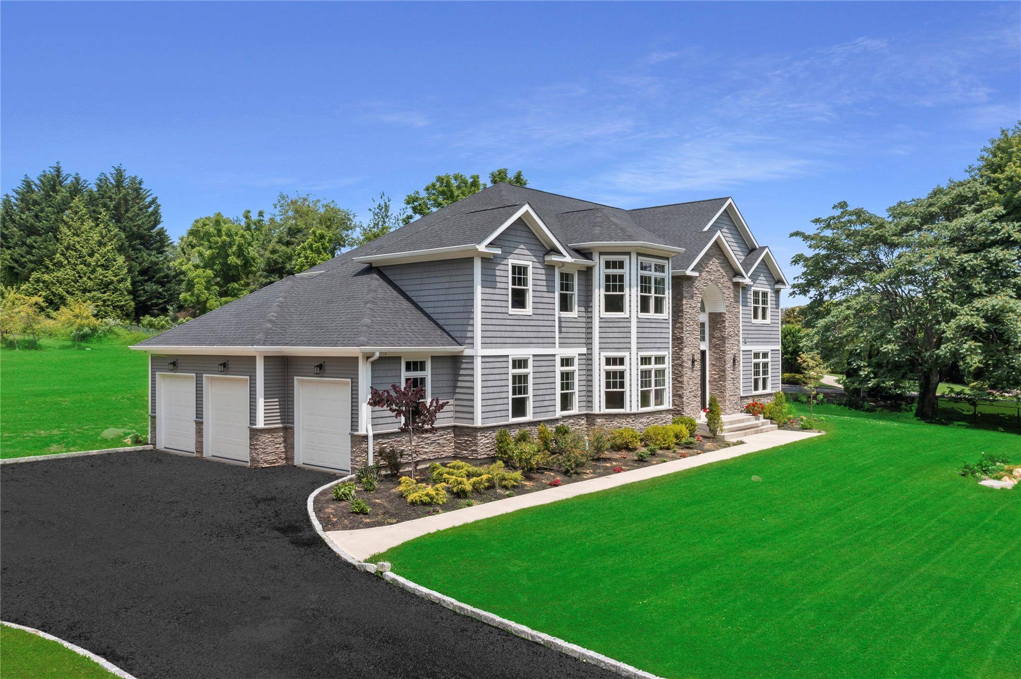 Northport, NY 11768,28 Meadow Glen Road