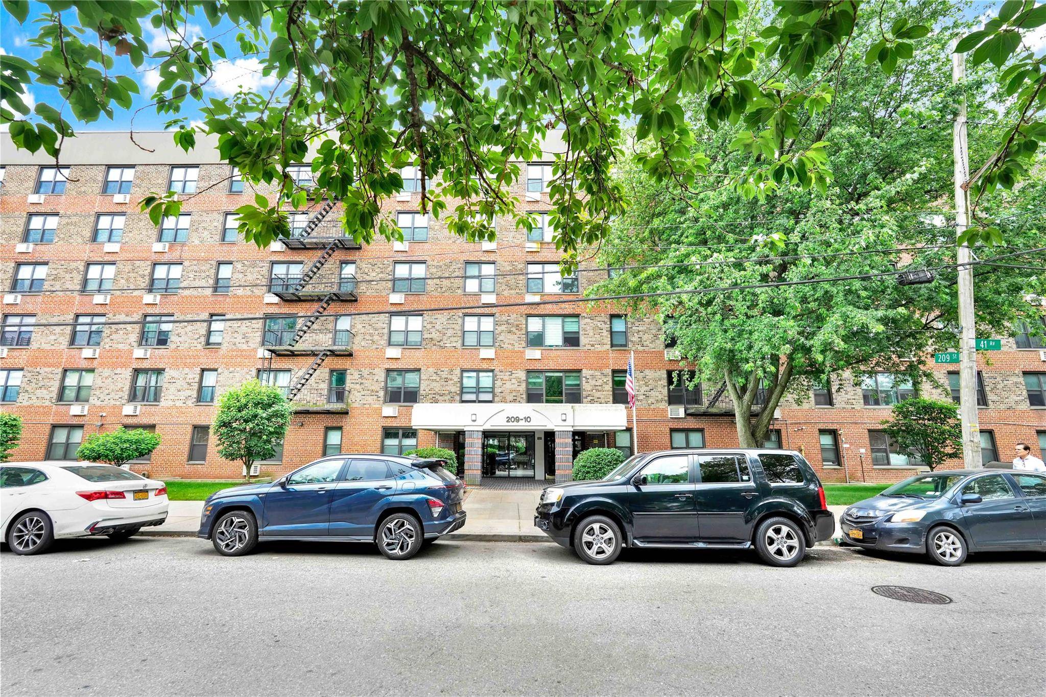 Bayside, NY 11361,209-10 41 AVE #2J
