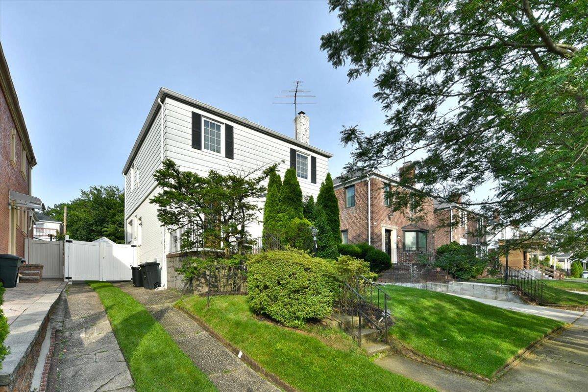 Jamaica Estates, NY 11423,80-07 192nd ST