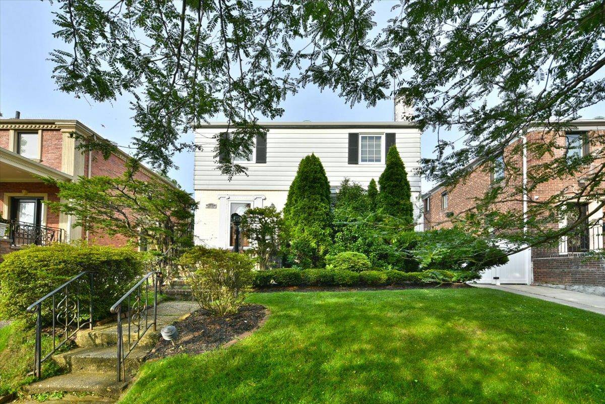 Jamaica Estates, NY 11423,80-07 192nd ST