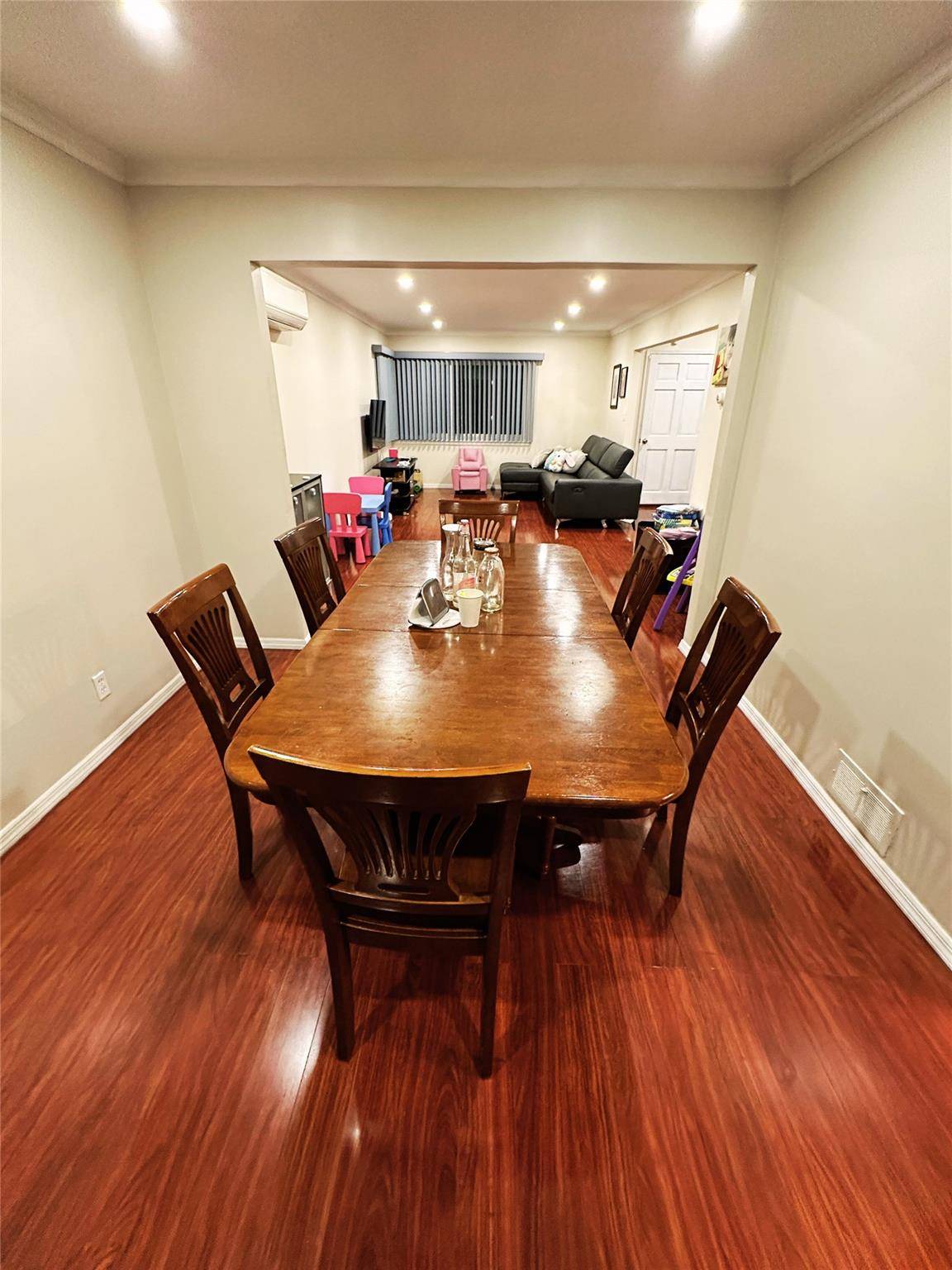 Fresh Meadows, NY 11365,67-59 197th ST