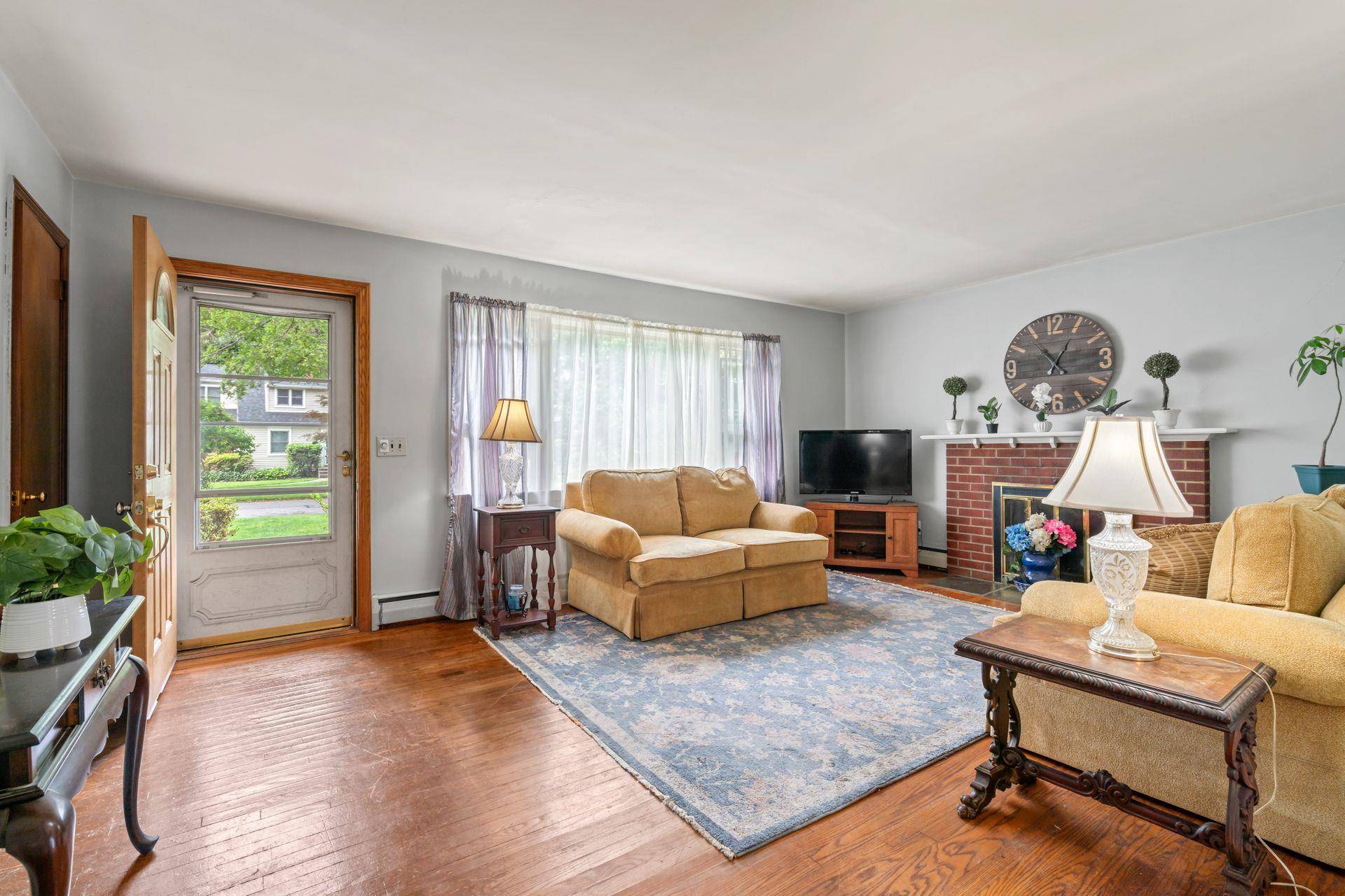 East Northport, NY 11731,808 4th ST