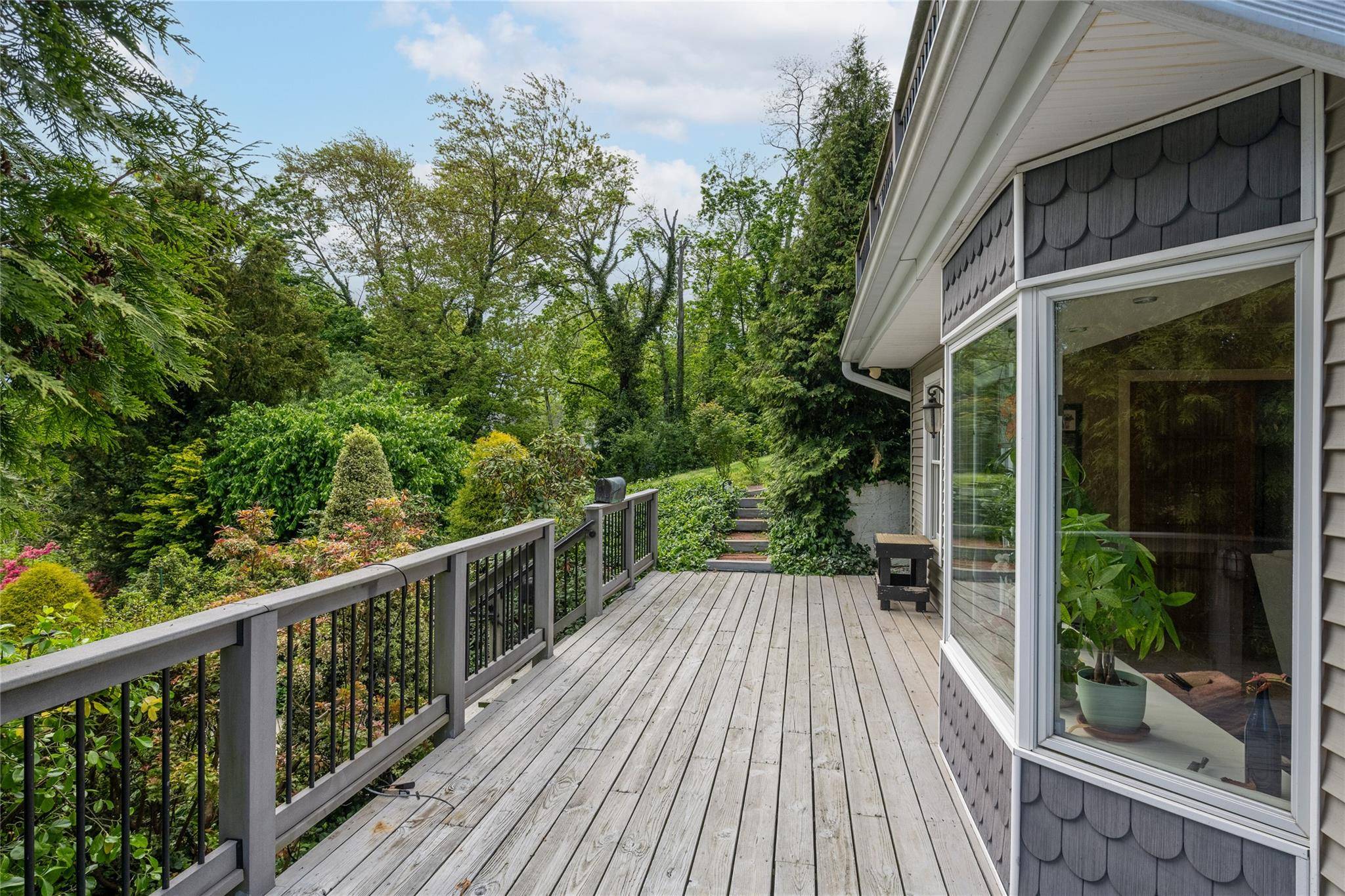 Huntington, NY 11743,32 Crescent DR