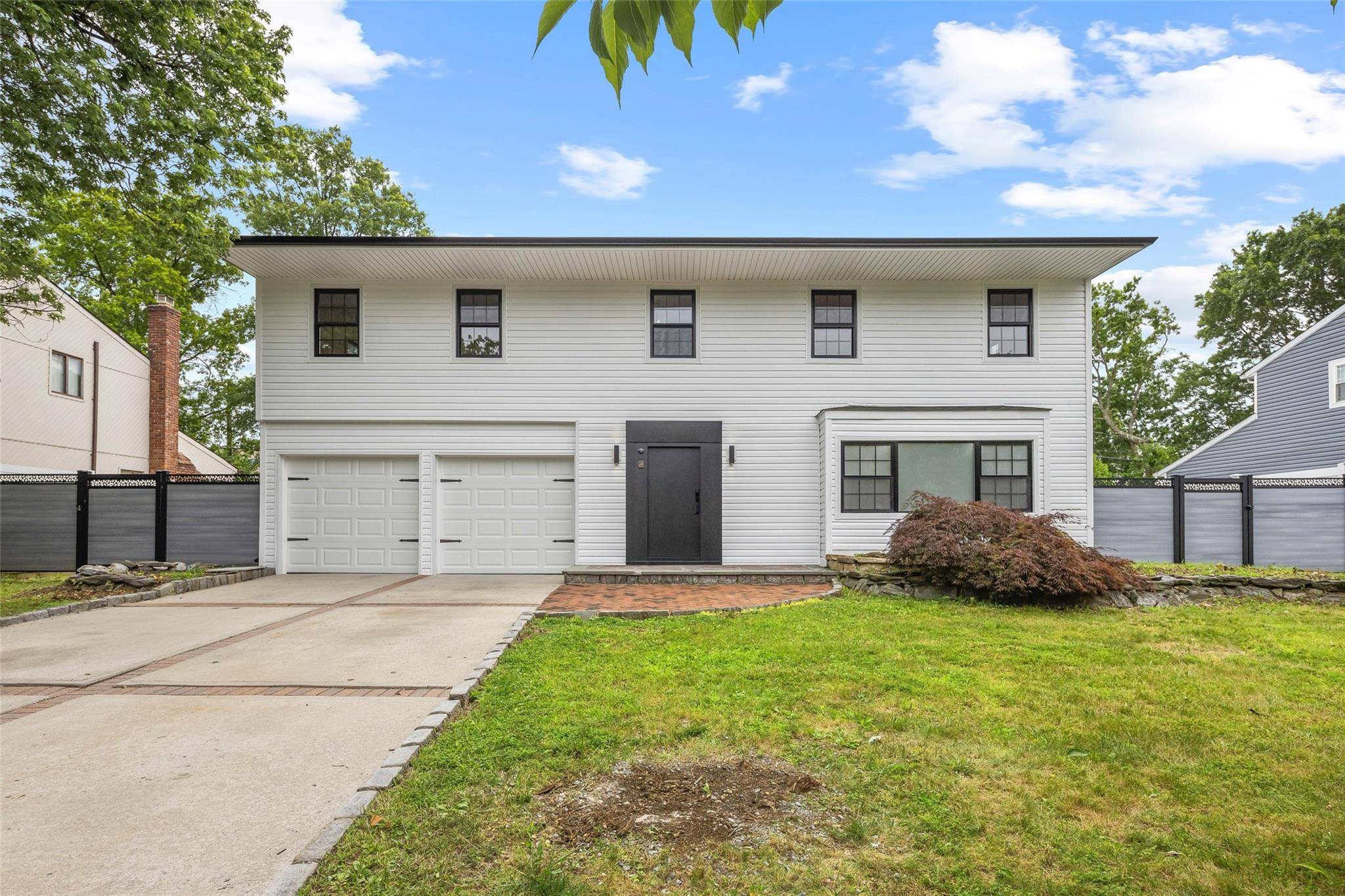 Woodbury, NY 11797,26 Roseanne DR