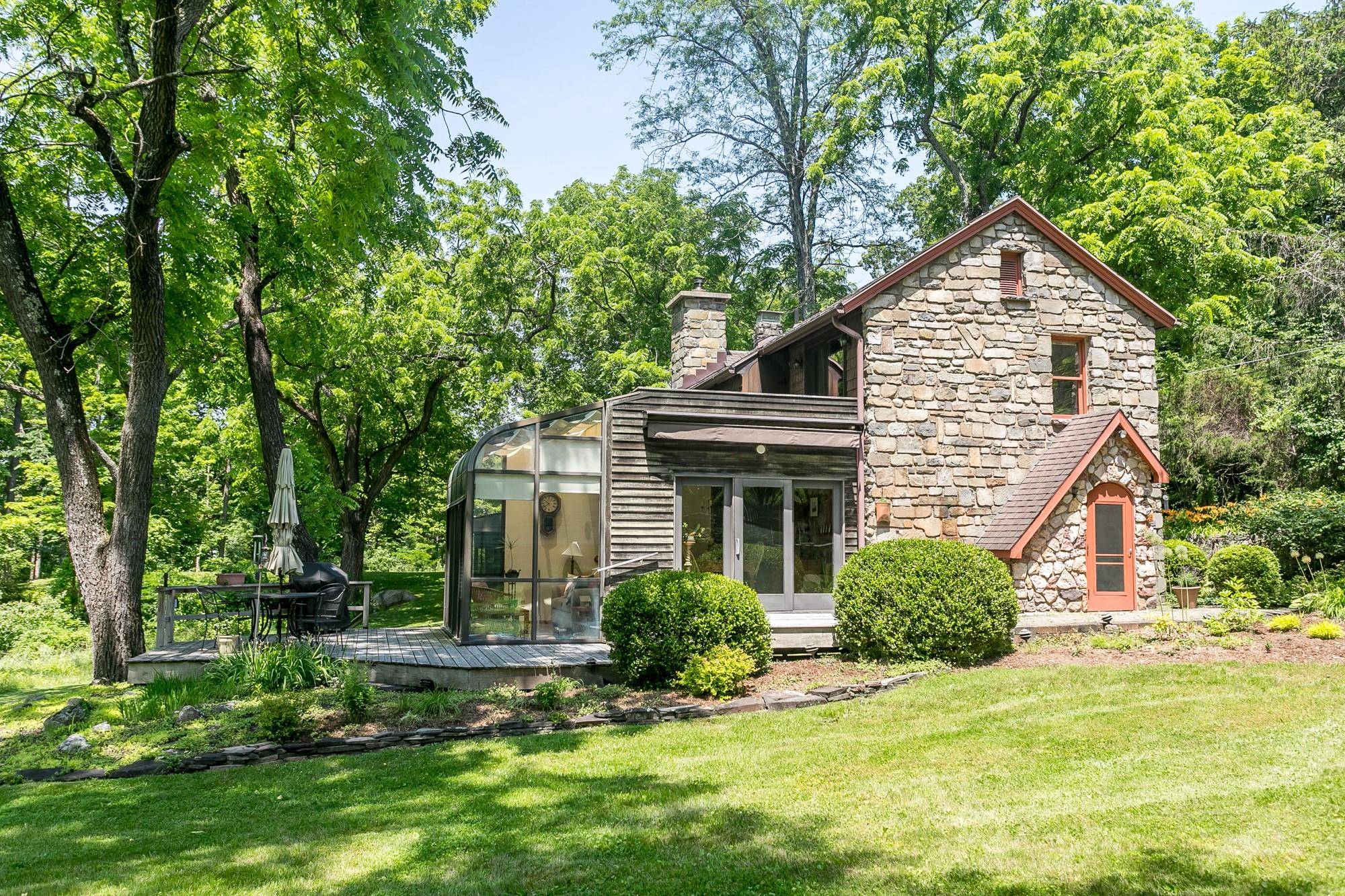 Esopus, NY 12487,1365 Old Post RD