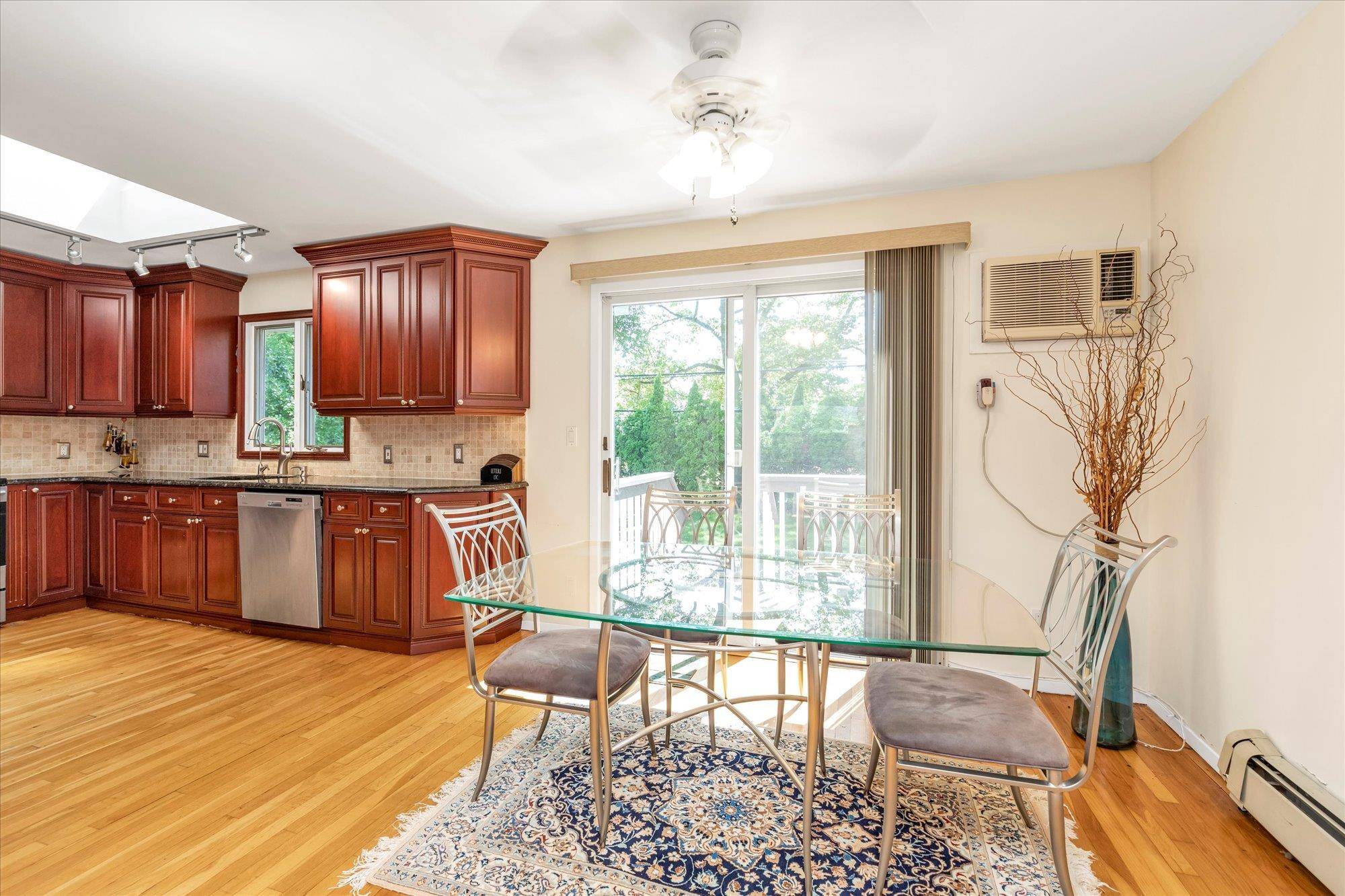Syosset, NY 11791,18 Gainsboro LN