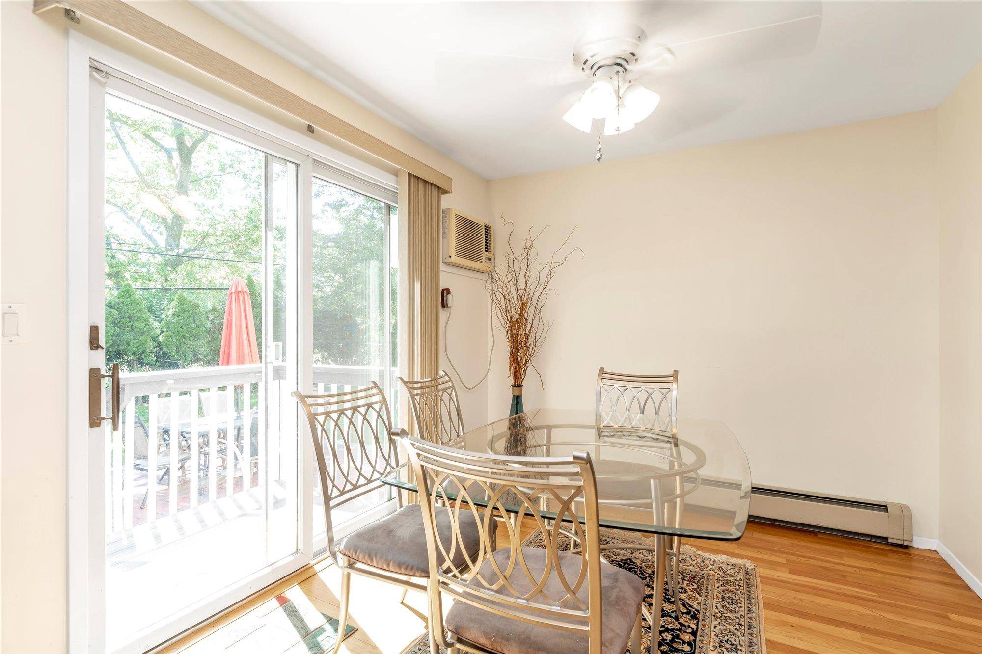 Syosset, NY 11791,18 Gainsboro LN