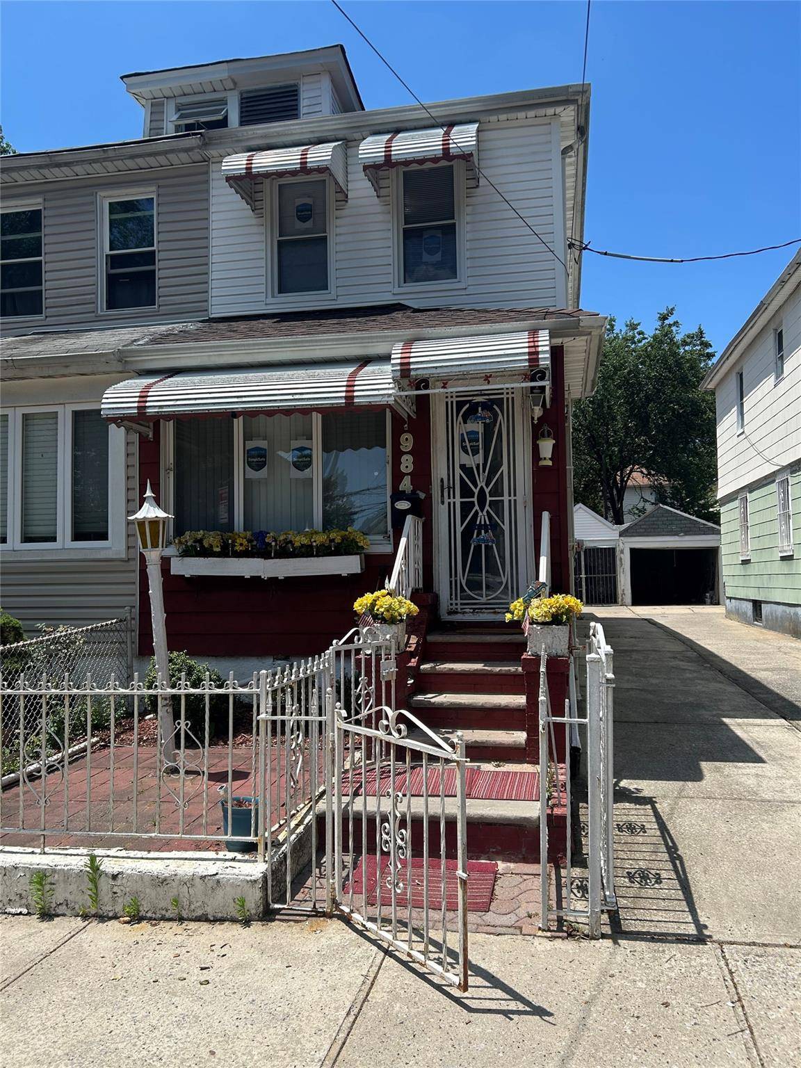 Brooklyn, NY 11203,984 Troy AVE