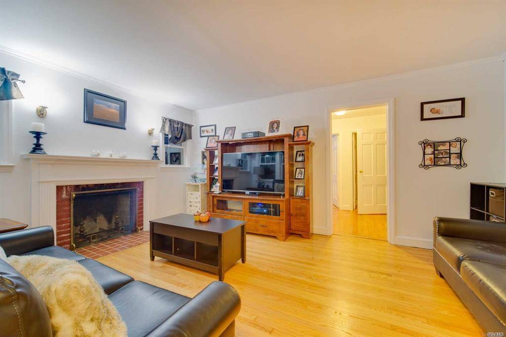 Malverne, NY 11565,13 Parkview