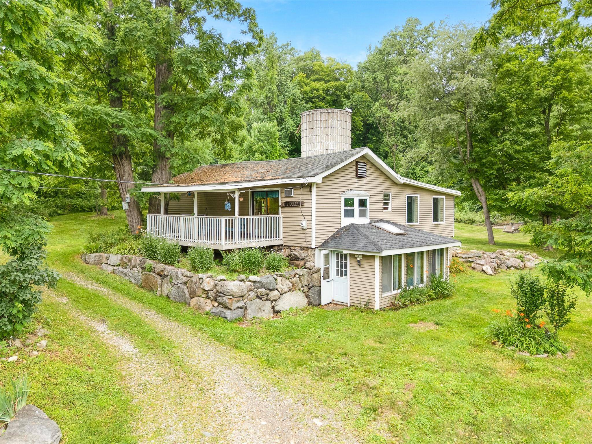 Mahopac, NY 10541,426 Bullet Hole RD