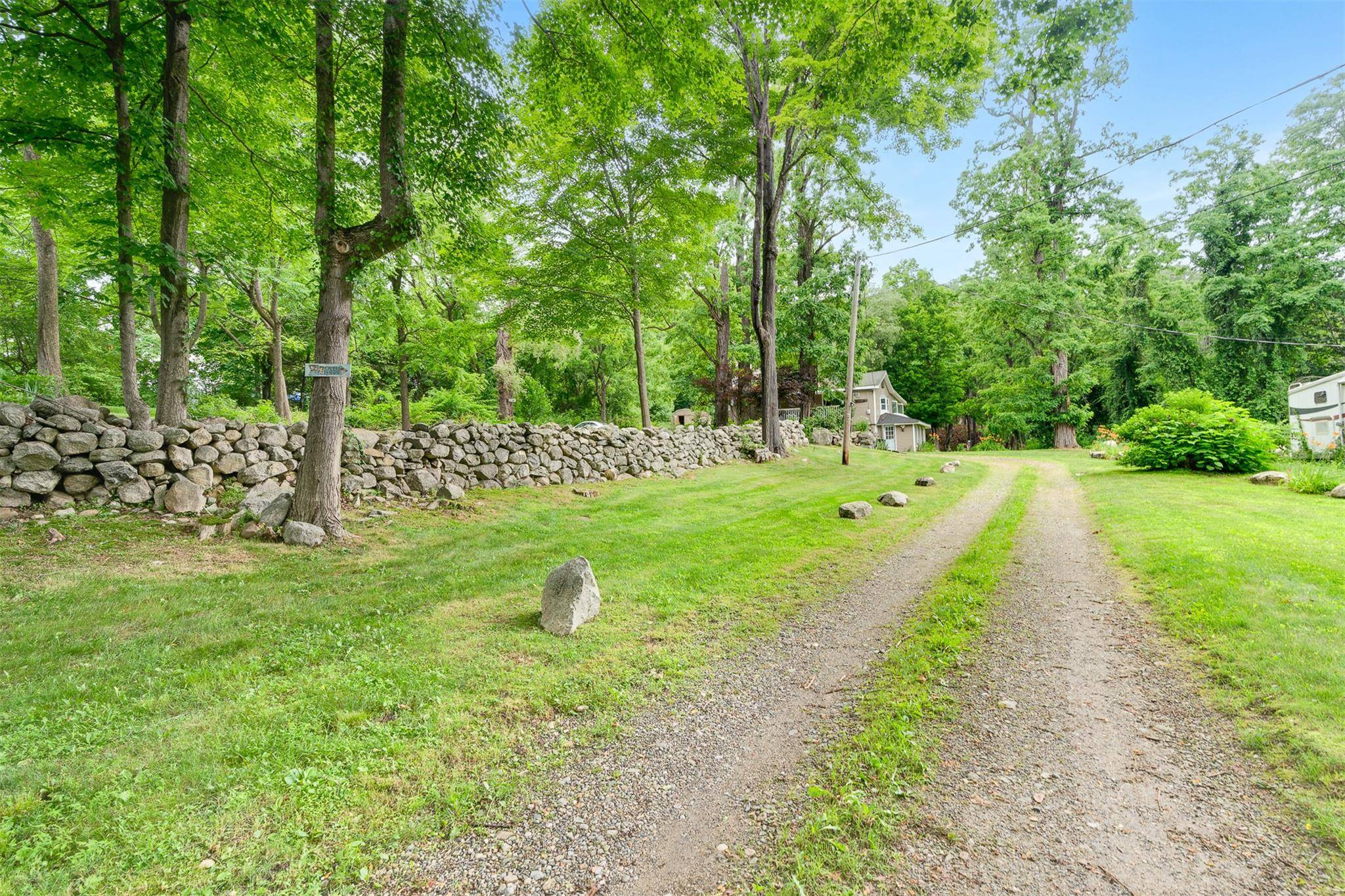 Mahopac, NY 10541,426 Bullet Hole RD