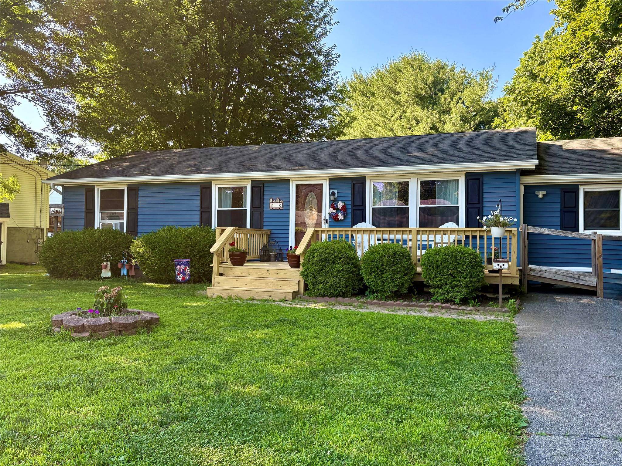 Red Hook, NY 12571,18 Amherst RD