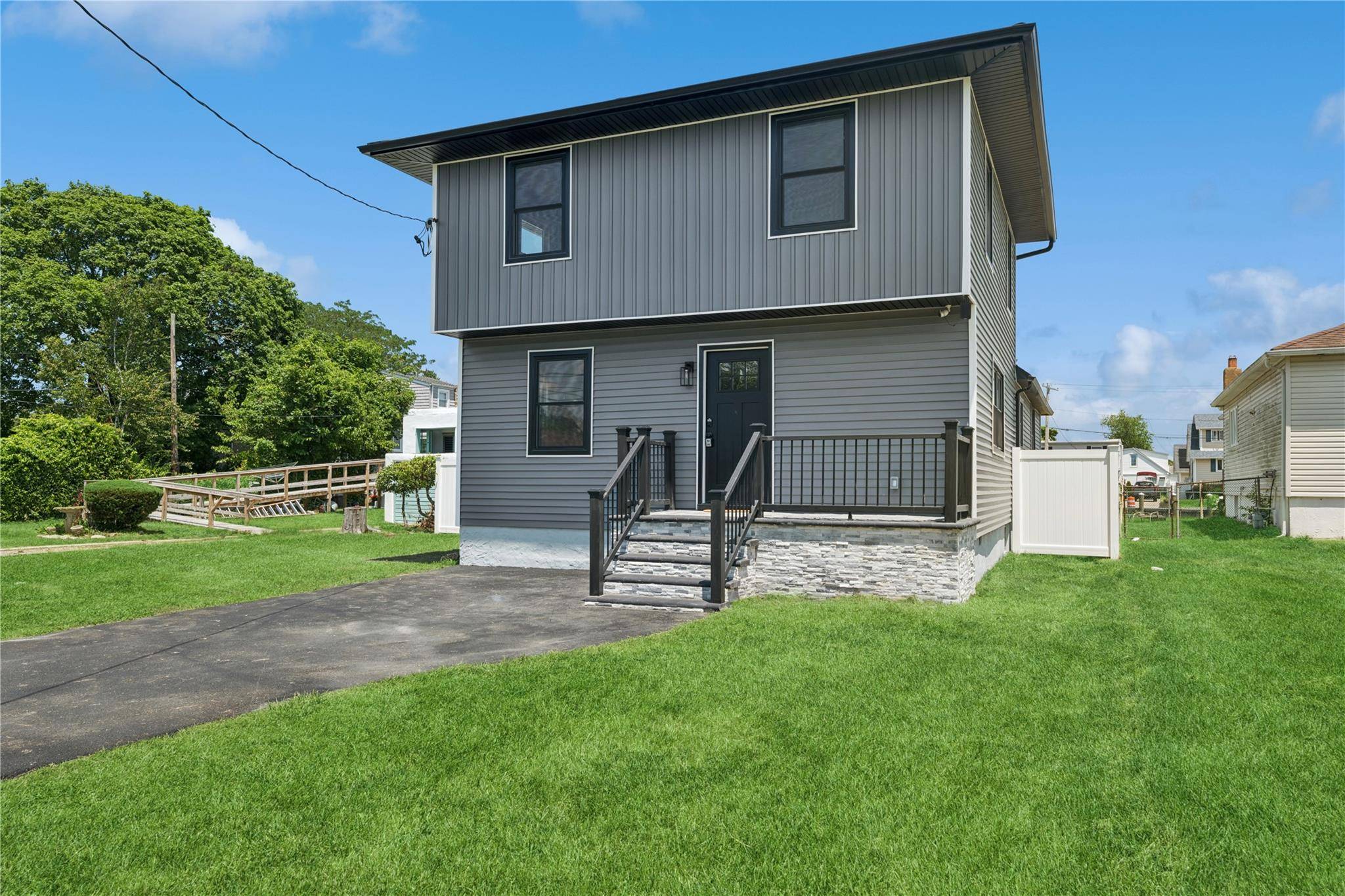 Lindenhurst, NY 11757,738 Pecan ST