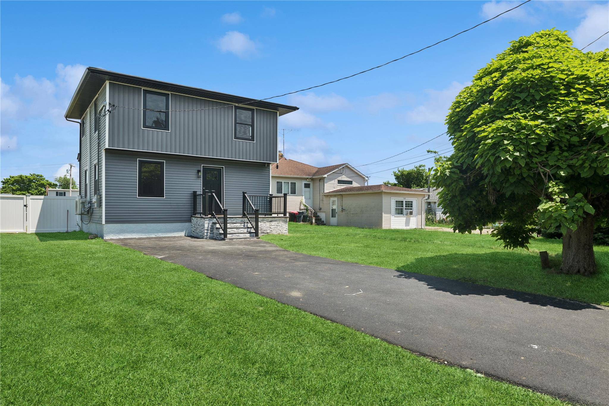 Lindenhurst, NY 11757,738 Pecan ST