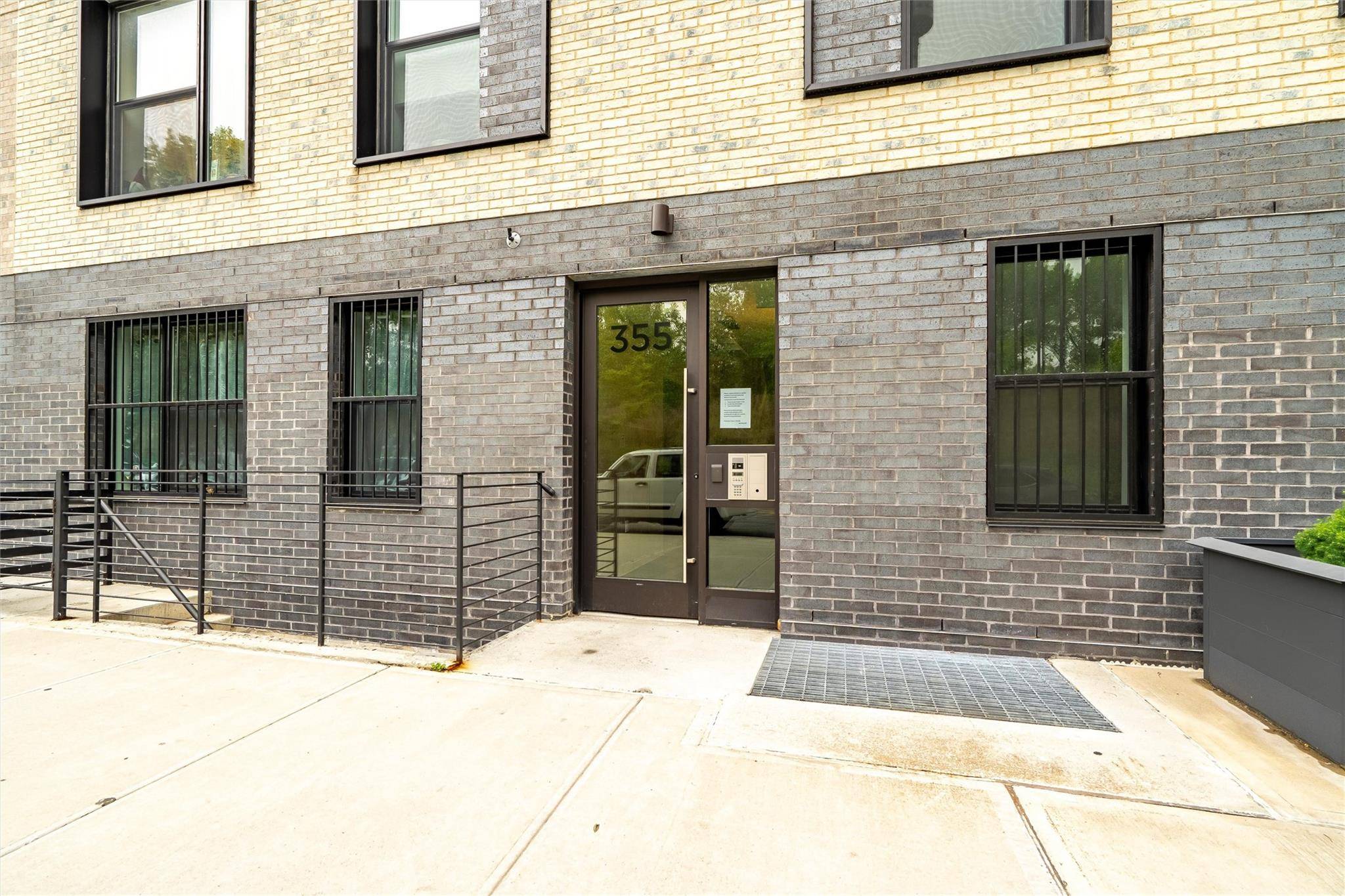 Bronx, NY 10473,355 Bronx River AVE #3B