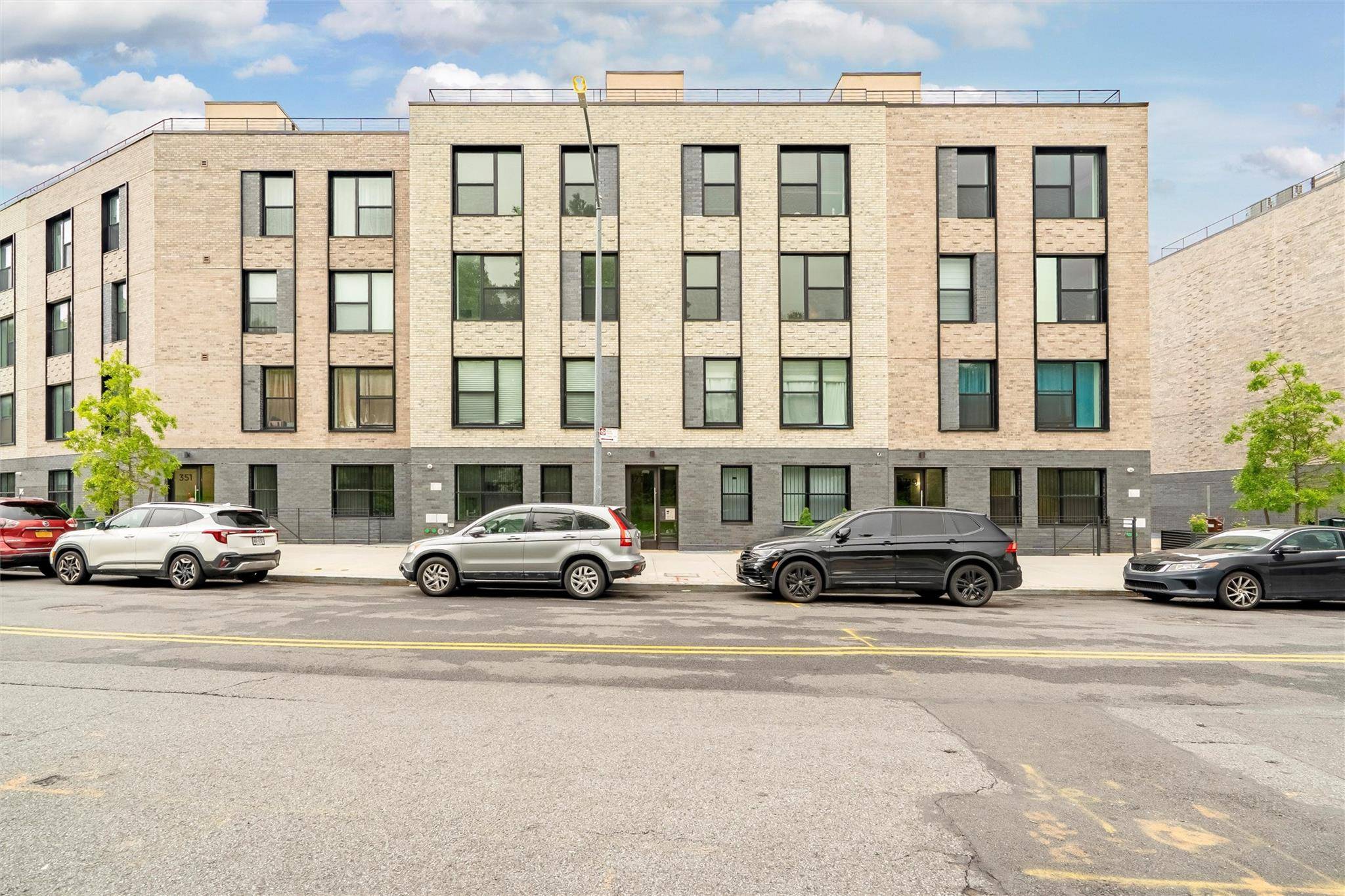Bronx, NY 10473,355 Bronx River AVE #4B