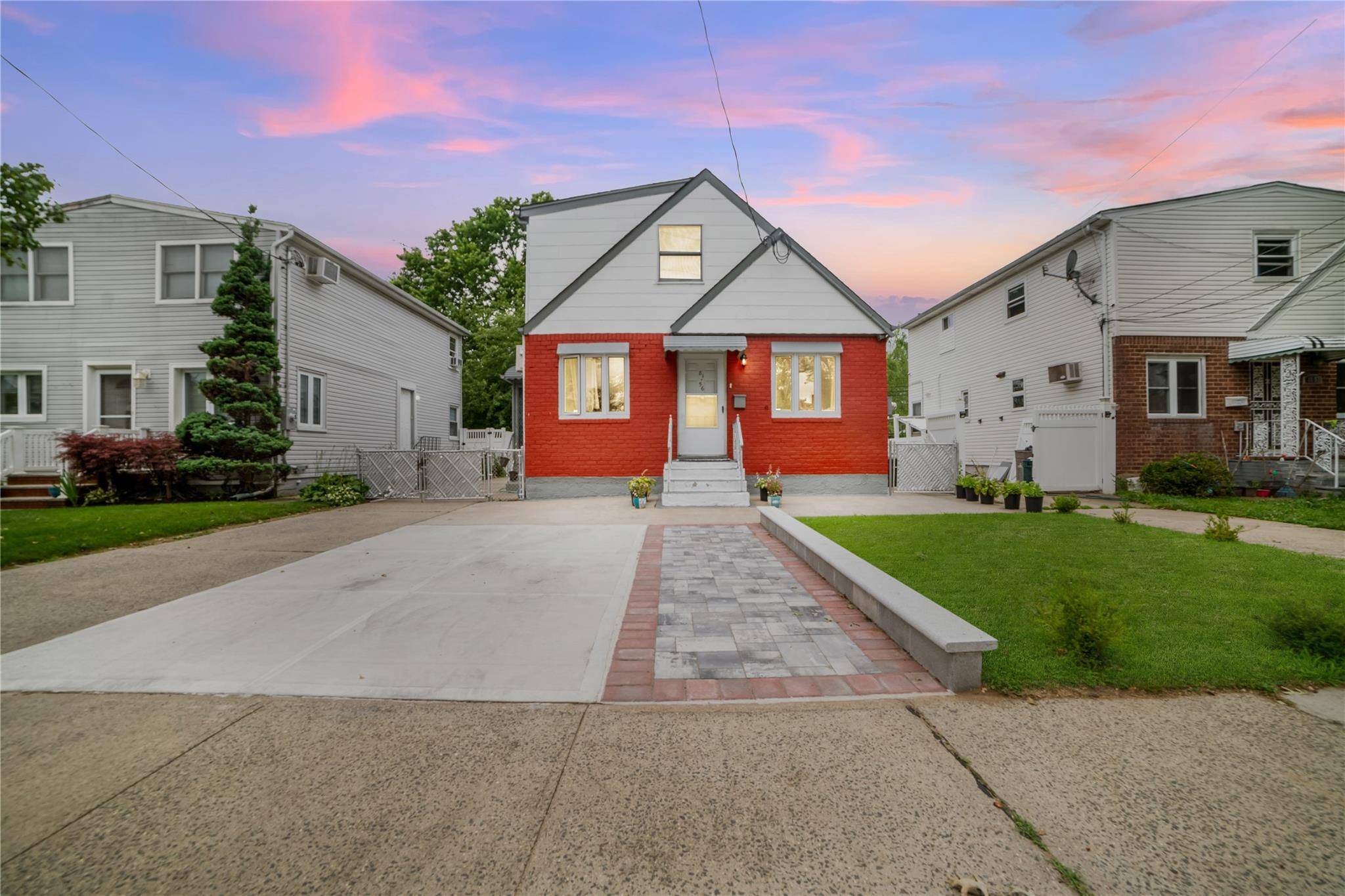 Glen Oaks, NY 11004,81-56 264 ST