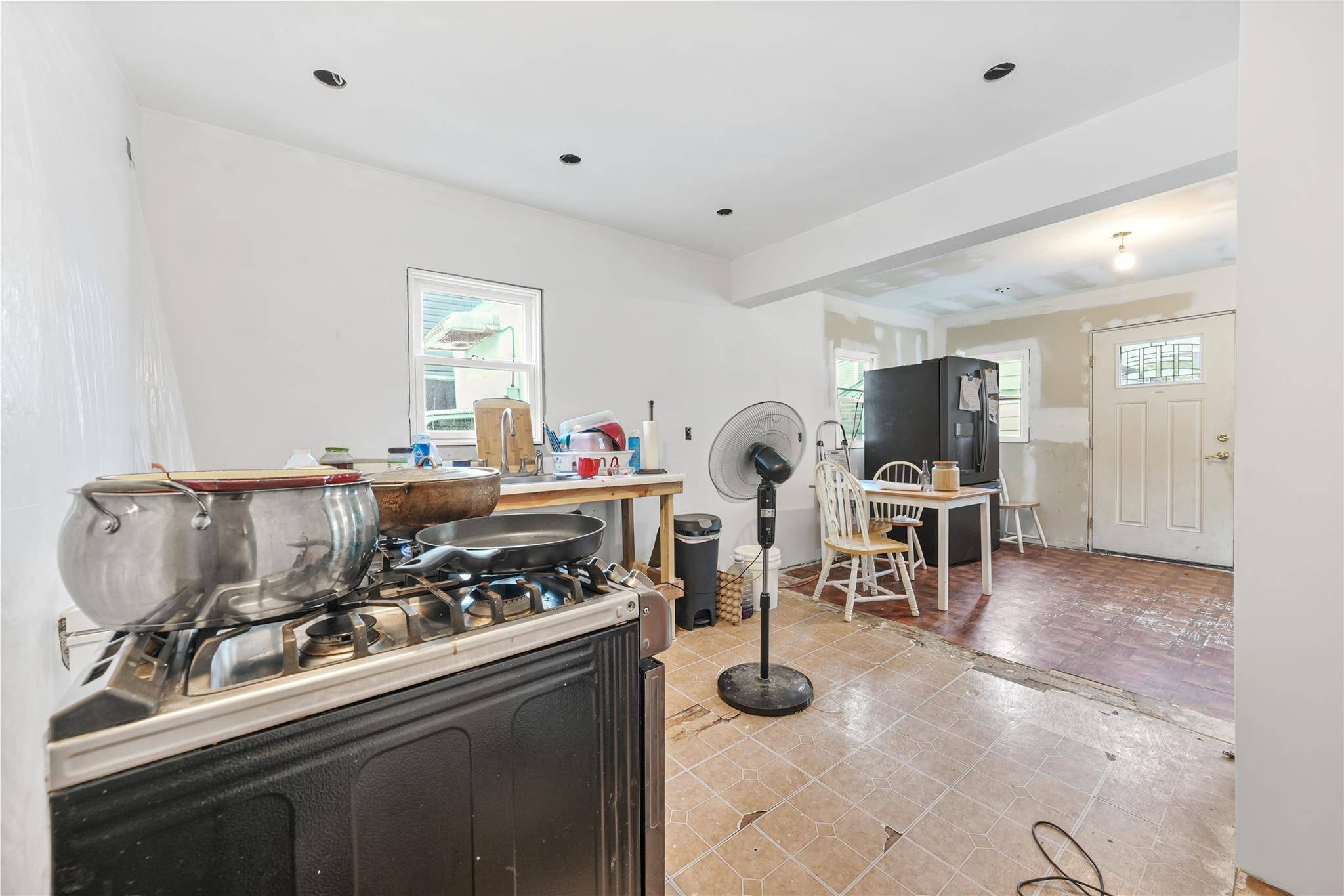 Uniondale, NY 11553,585 Emerson ST