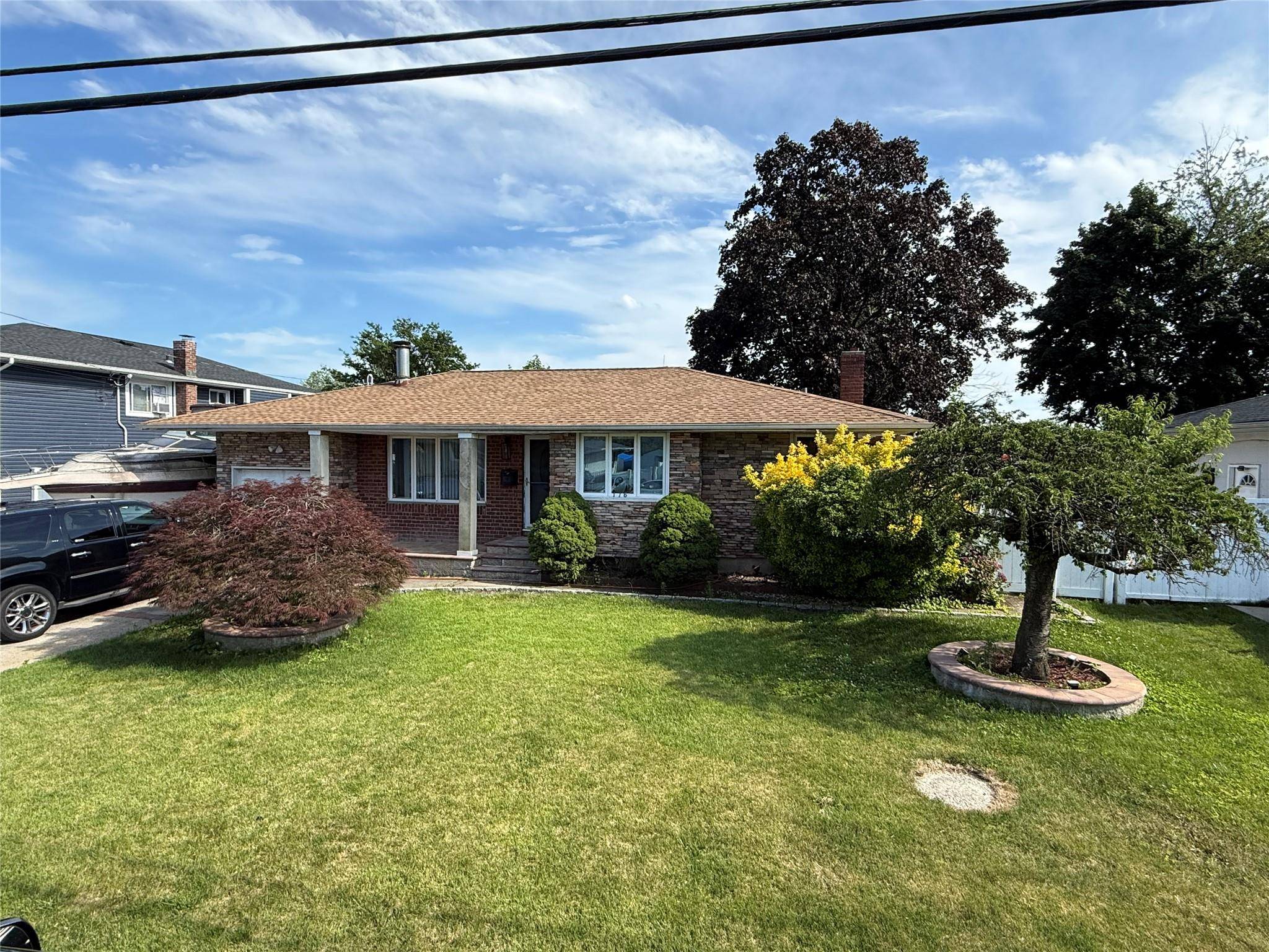Brentwood, NY 11717,176 Floyd ST