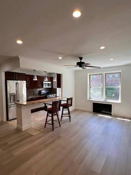 Jackson Heights, NY 11372,85-11 34th AVE #2R