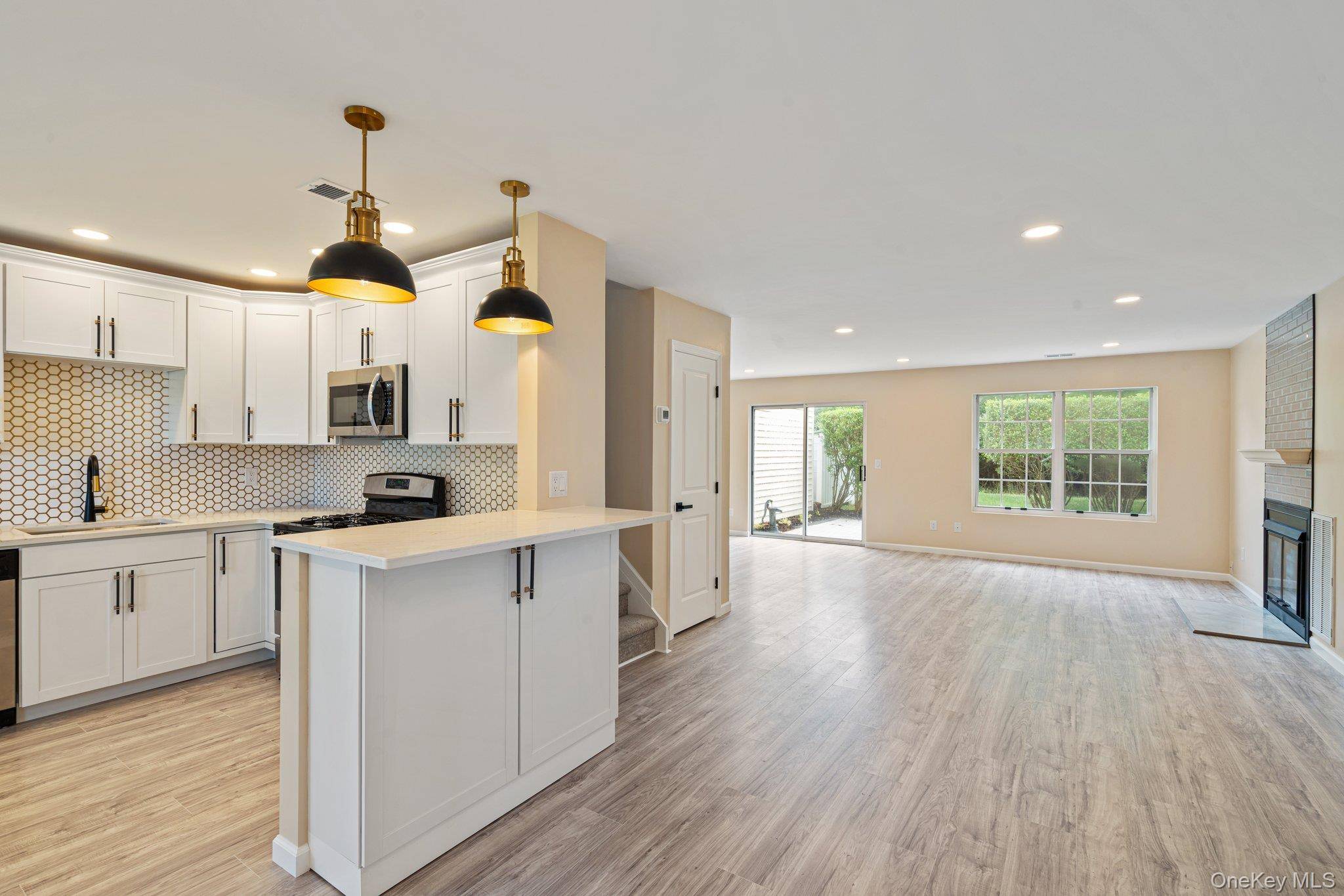 Coram, NY 11727,6 Doe PATH