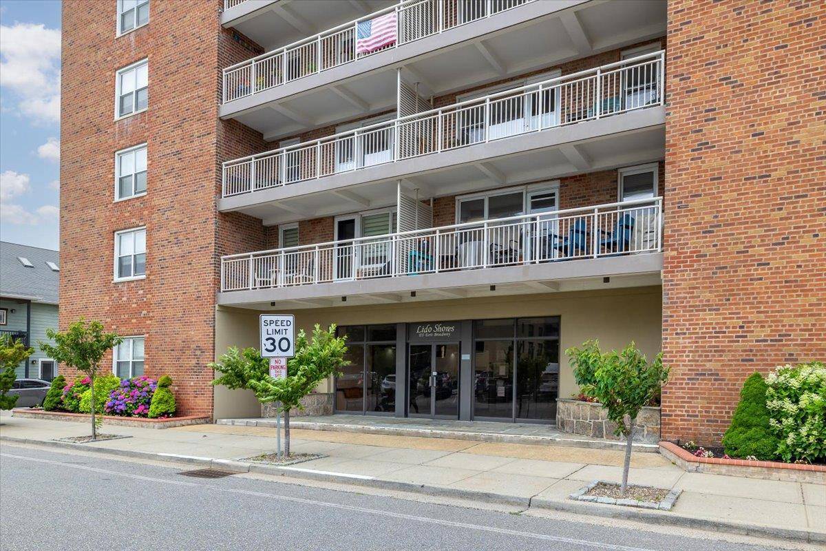 Long Beach, NY 11561,855 E Broadway #4A