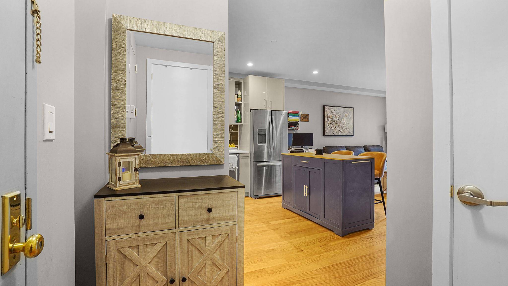 Ridgewood, NY 11385,6334 Fresh Pond RD #2G
