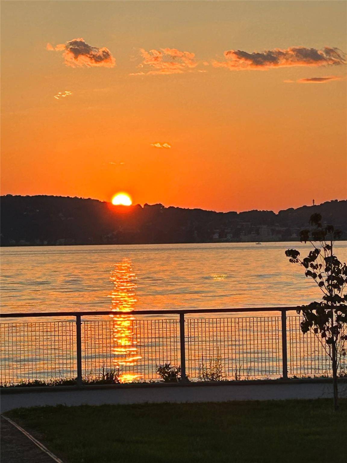 Tarrytown, NY 10591,18 Rivers Edge DR #102