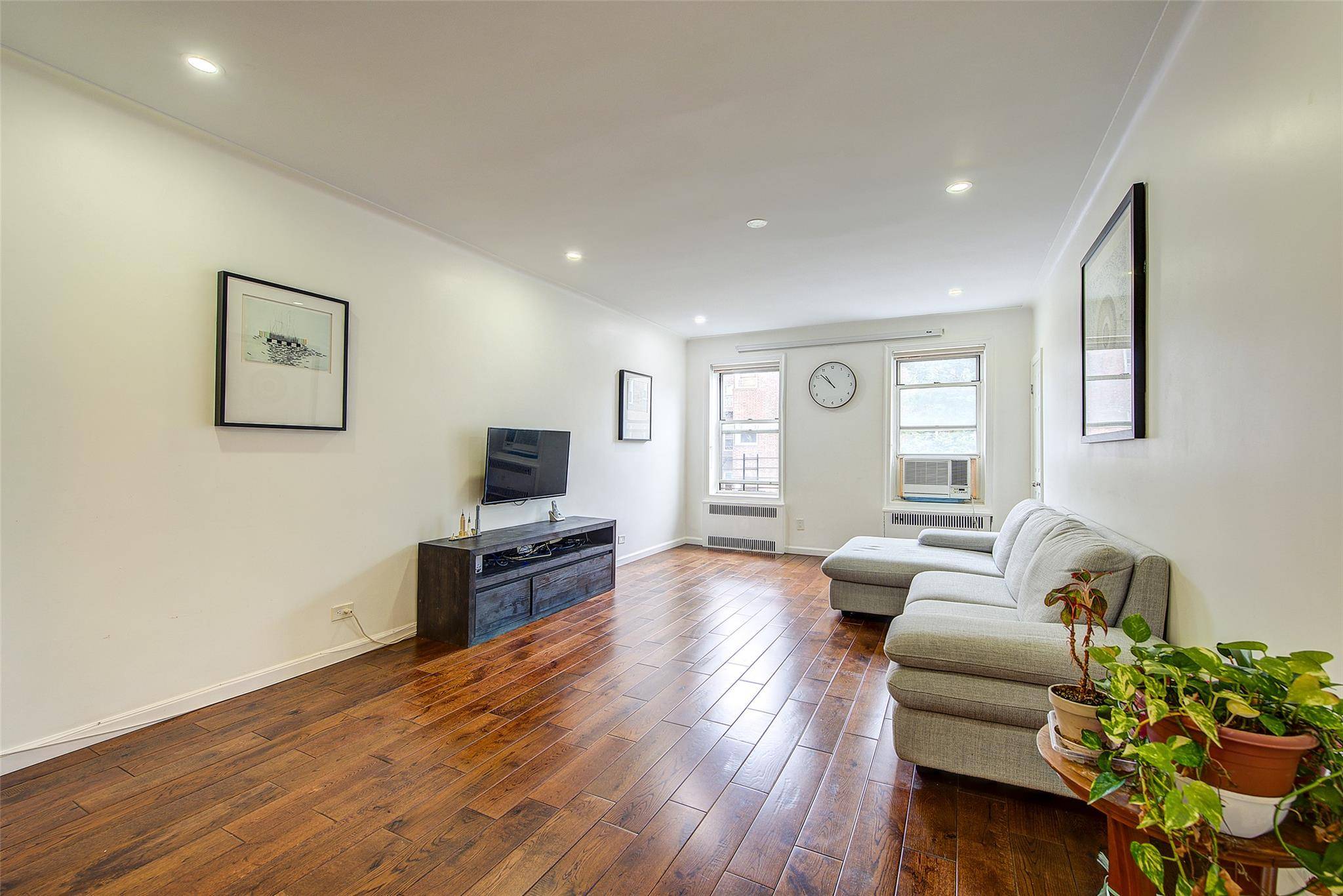 Forest Hills, NY 11375,111-39 76th RD #E2