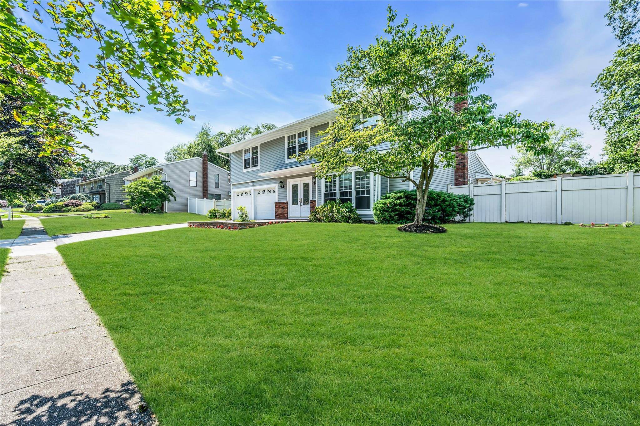 Hauppauge, NY 11788,44 Apple Tree DR
