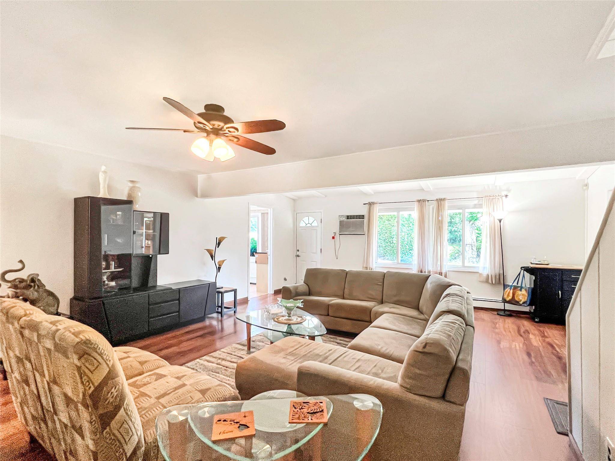 Hicksville, NY 11801,56 Arrow LN