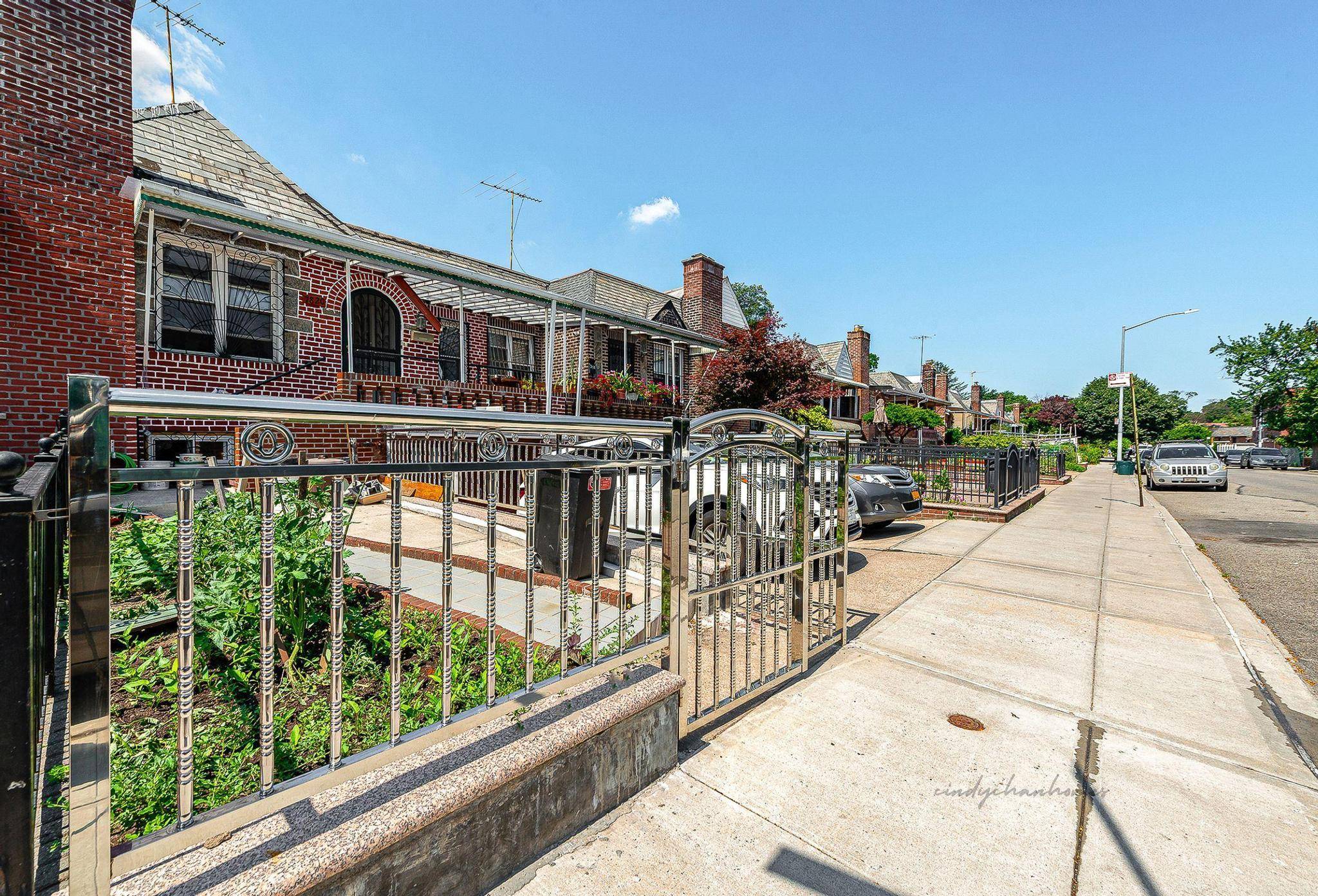 Elmhurst, NY 11373,7820 Kneeland AVE