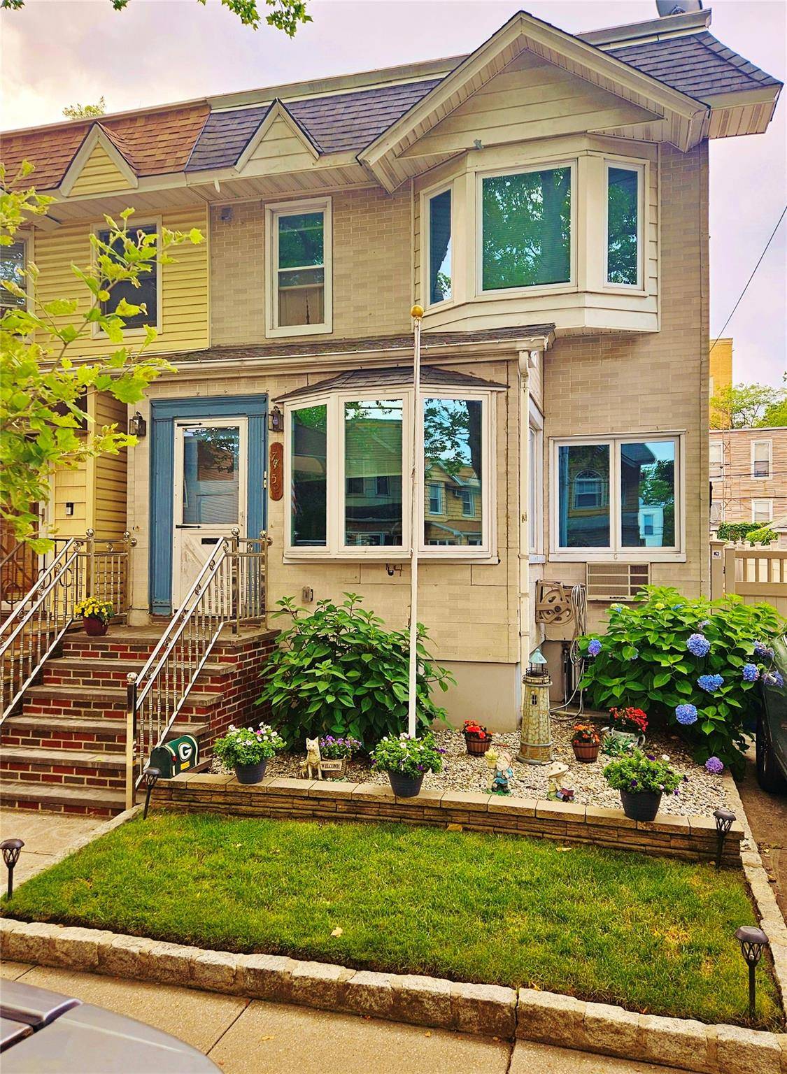 Glendale, NY 11385,77-52 76th ST
