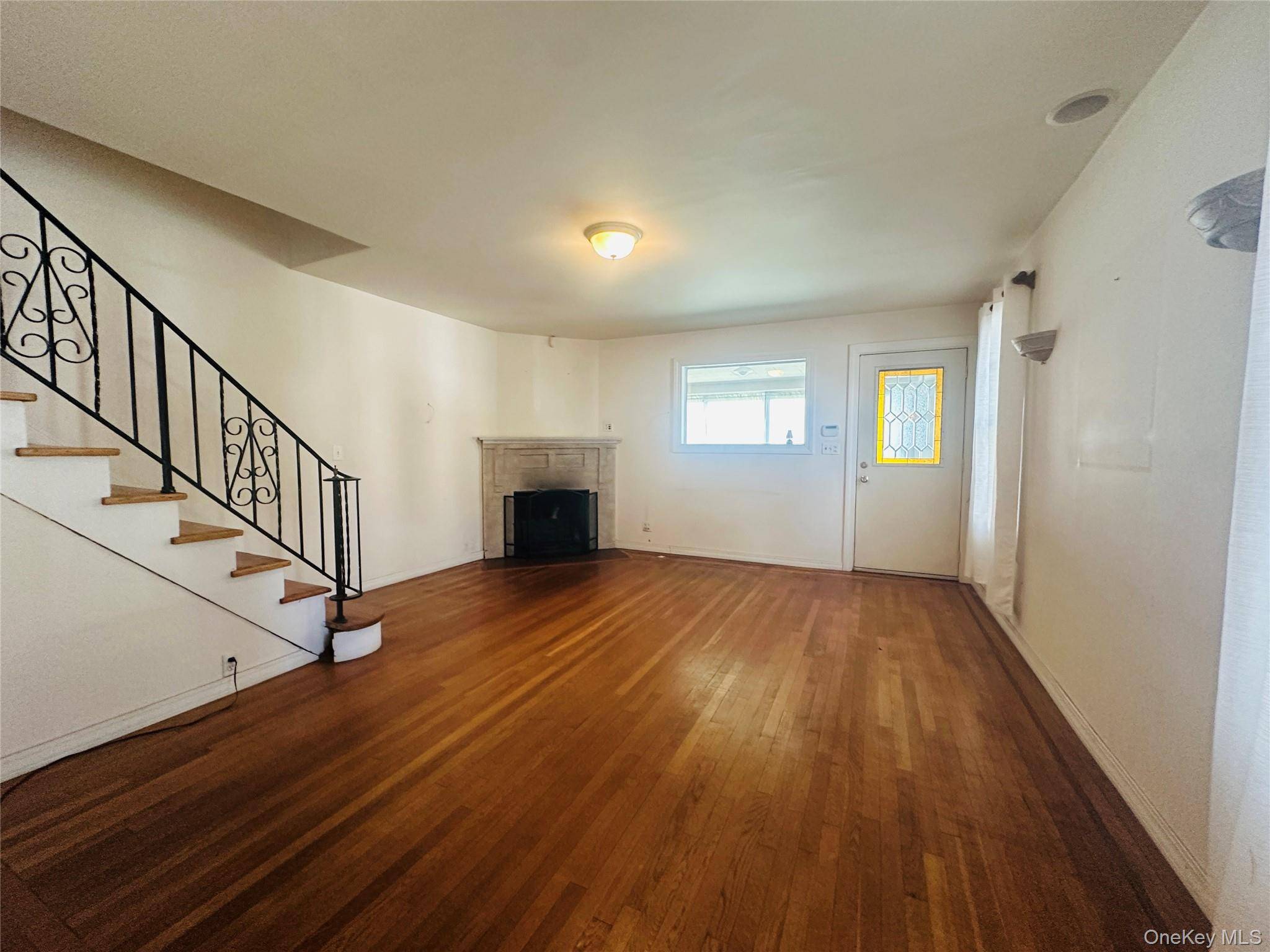 Yonkers, NY 10705,384 Hawthorne AVE