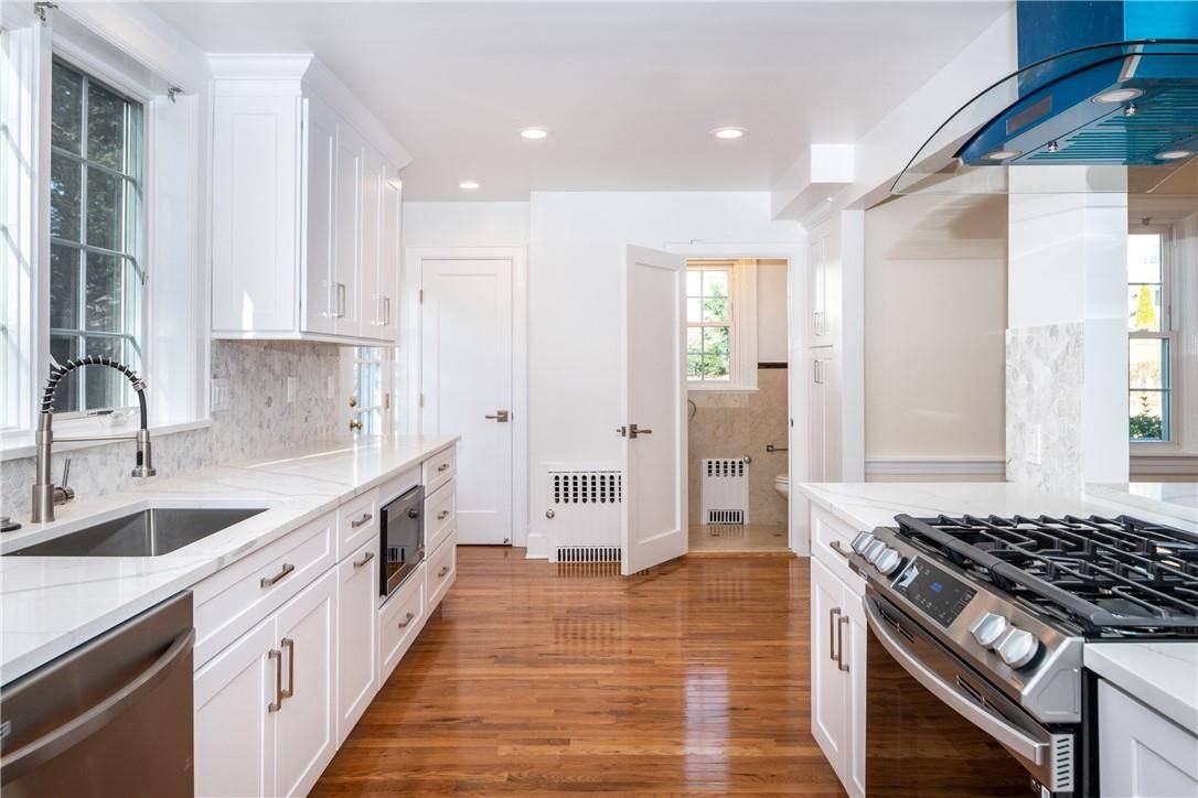 Scarsdale, NY 10583,11 Montrose RD