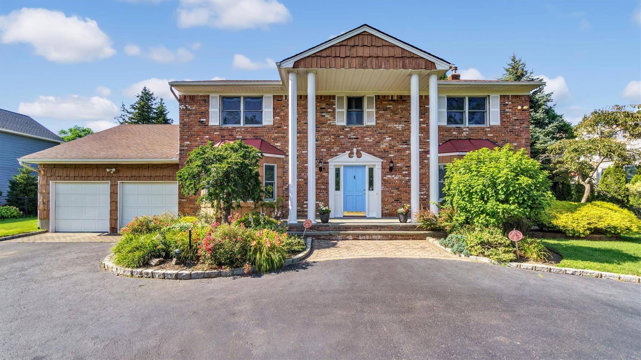 Woodbury, NY 11797,51 Victor LN