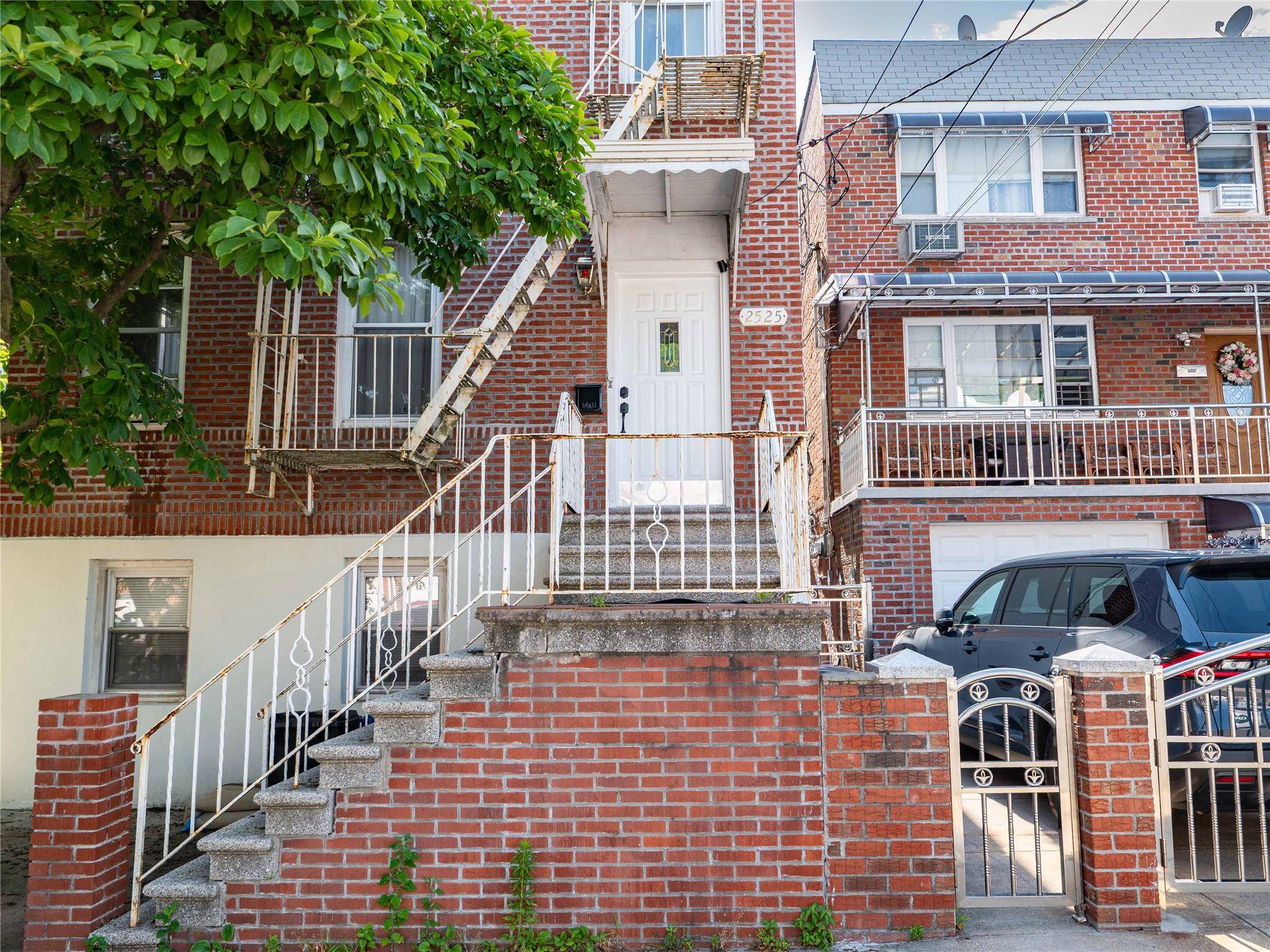 Bronx, NY 10469,2525 Radcliff AVE