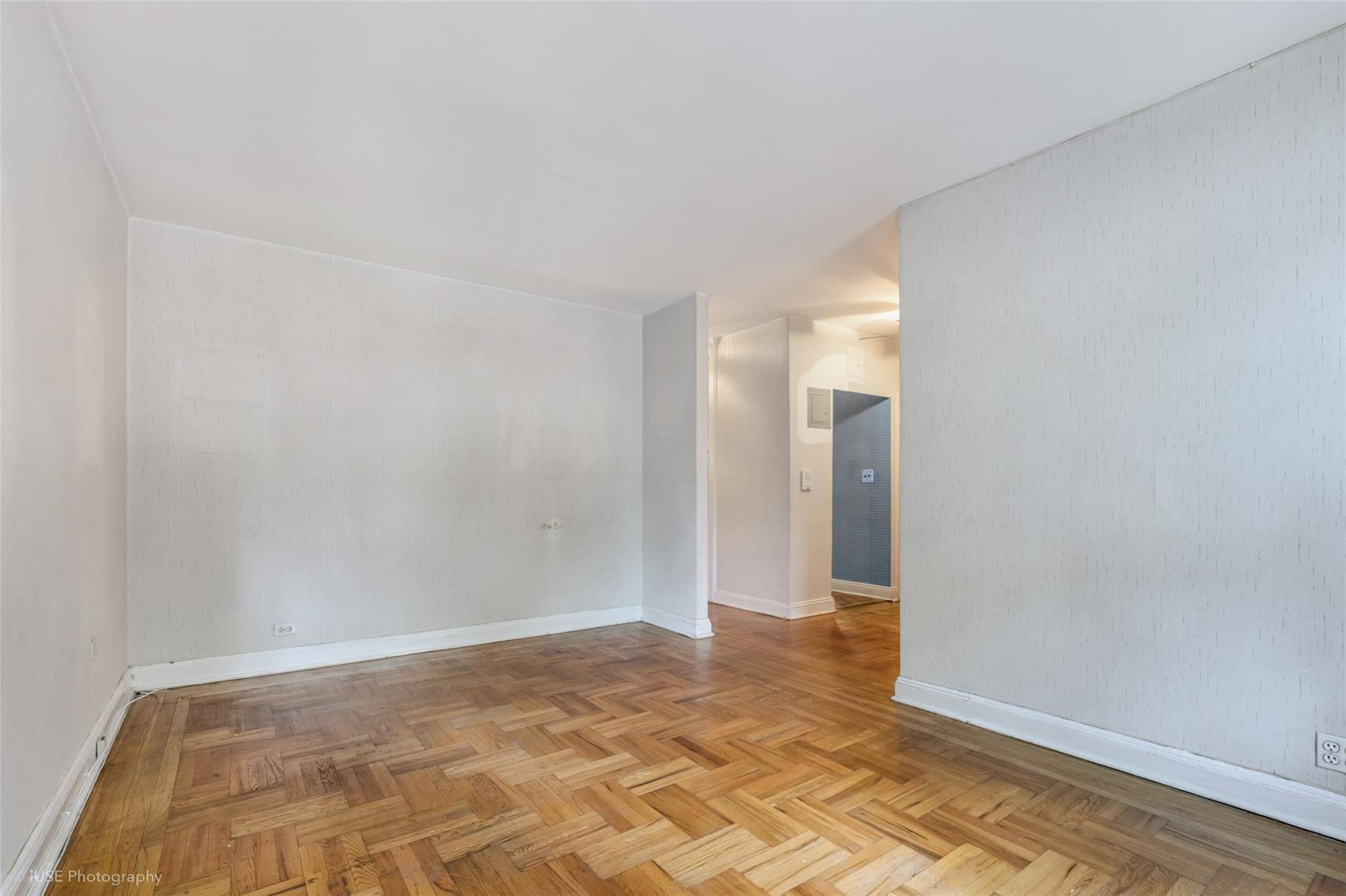 Sunnyside, NY 11104,48-17 42 ST #2C