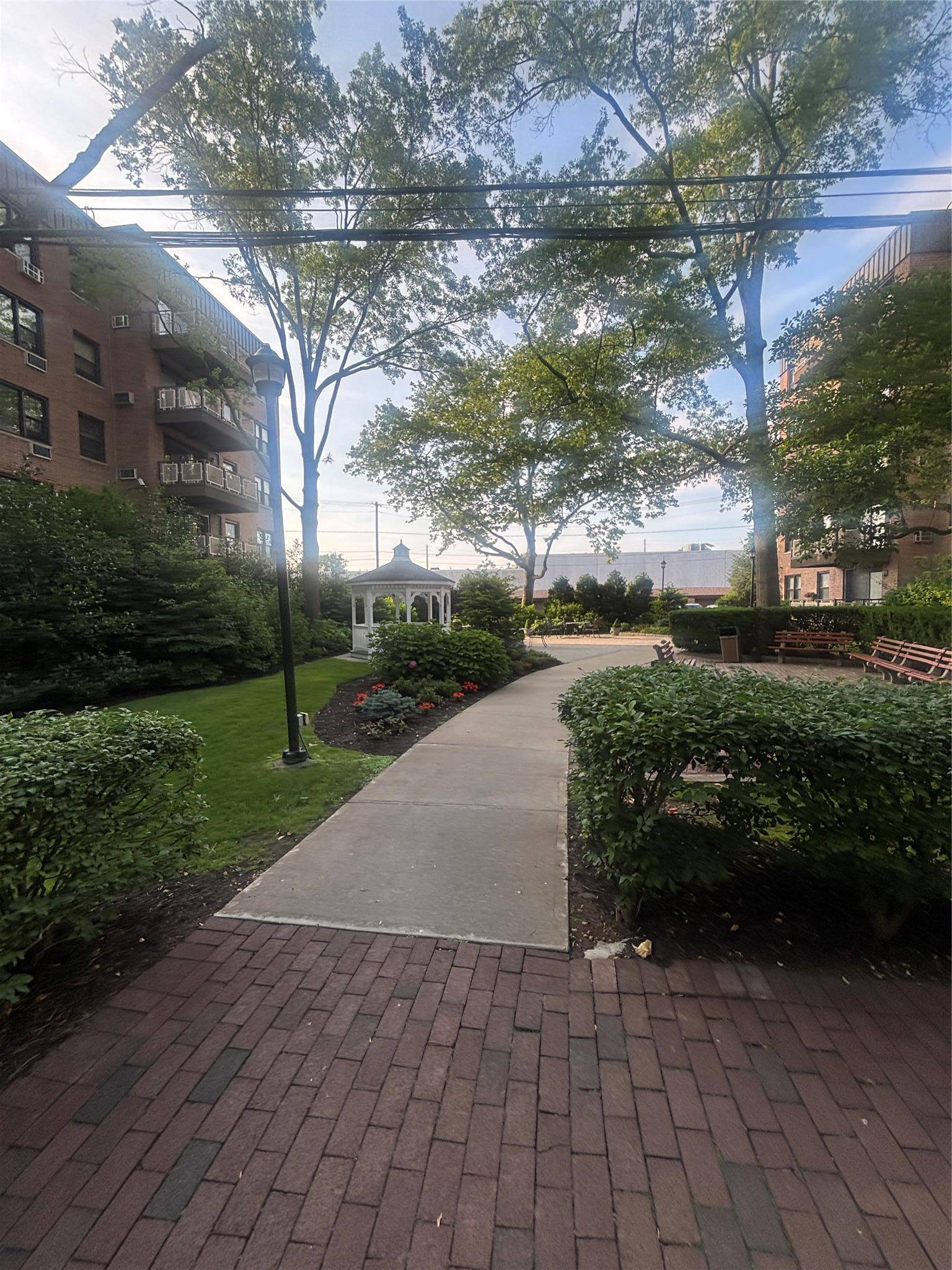 Mineola, NY 11501,6 Birchwood Court #3H