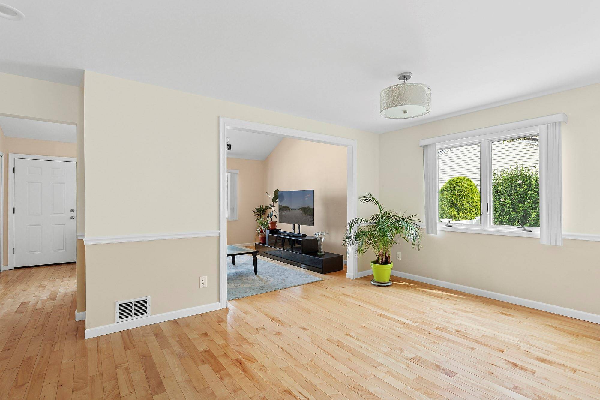 Jericho, NY 11753,45 Elmtree LN